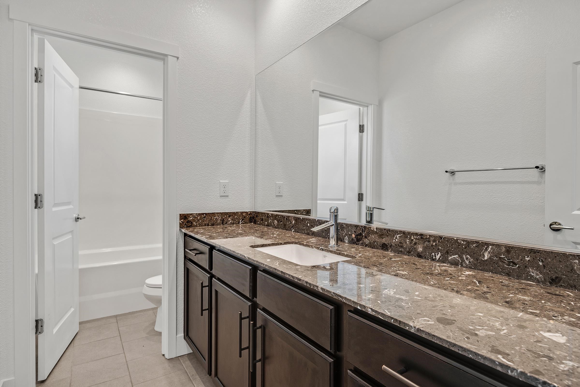Detail Gallery Image 28 of 38 For 18499 Lewiston Dr, Lathrop,  CA 95330-8433 - 4 Beds | 3/1 Baths