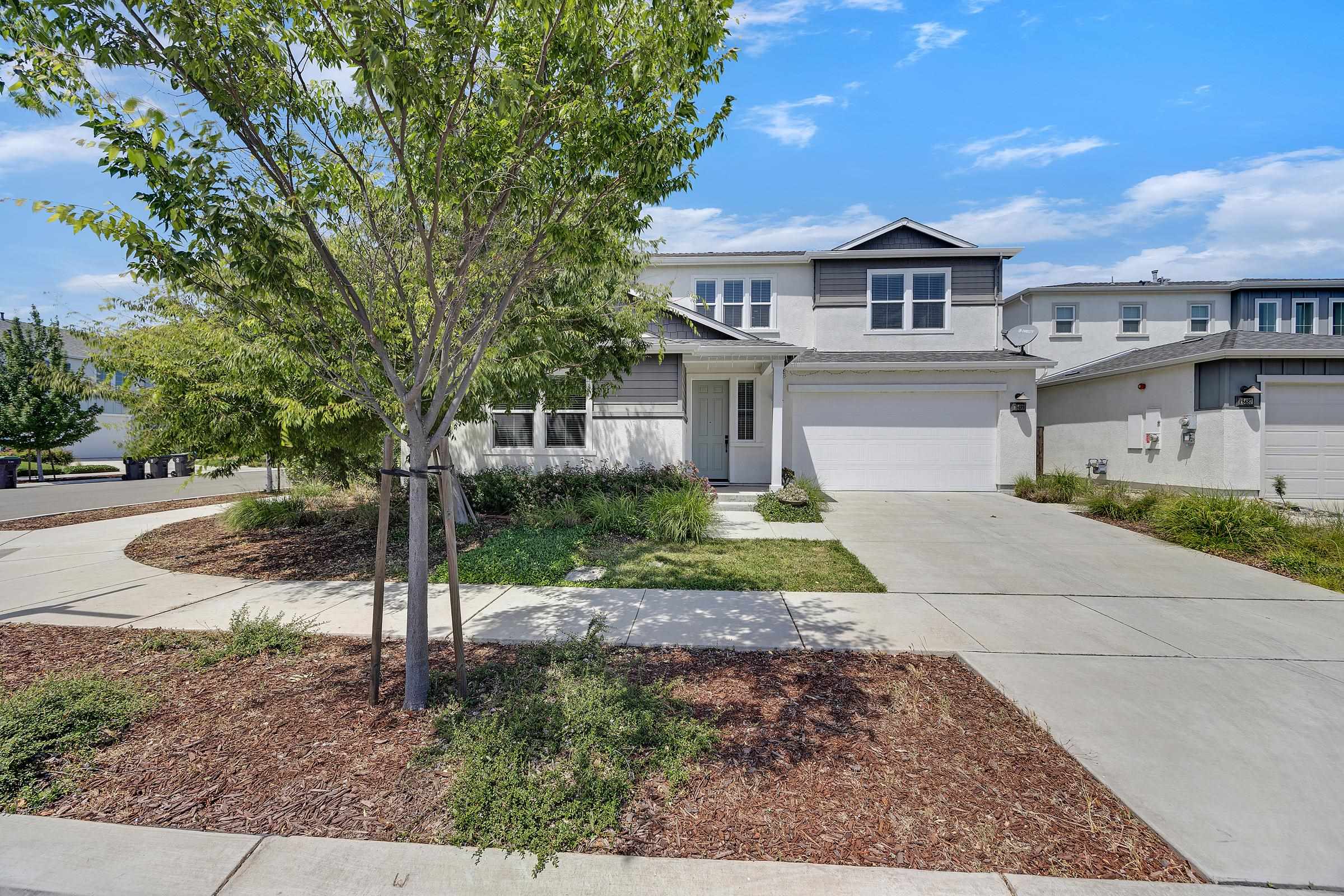 Detail Gallery Image 4 of 38 For 18499 Lewiston Dr, Lathrop,  CA 95330-8433 - 4 Beds | 3/1 Baths