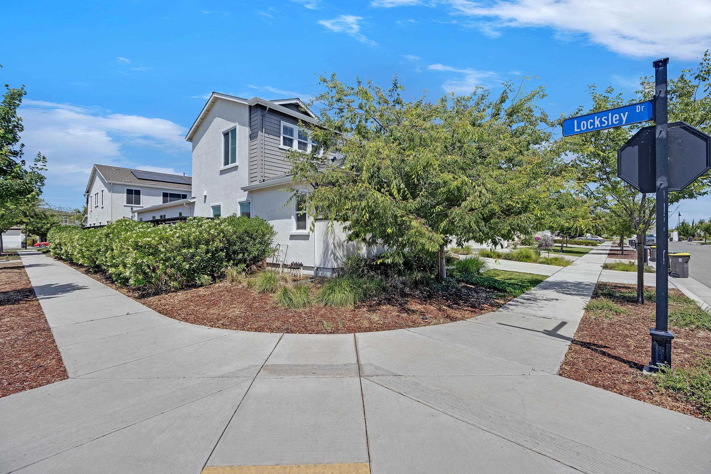 Detail Gallery Image 5 of 38 For 18499 Lewiston Dr, Lathrop,  CA 95330-8433 - 4 Beds | 3/1 Baths