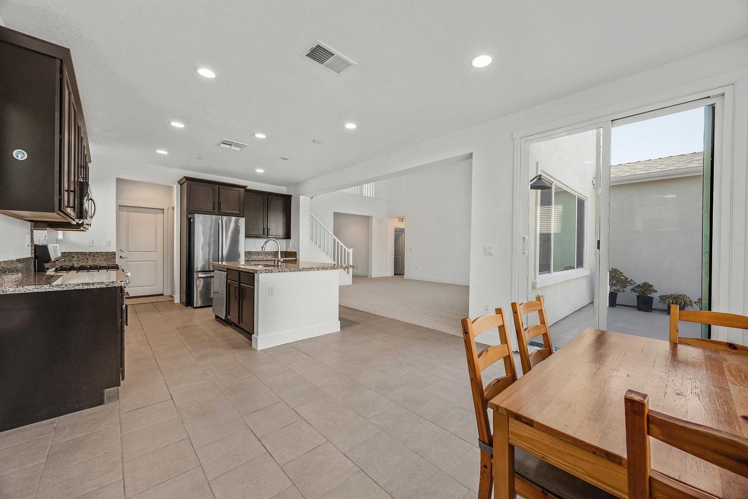 Detail Gallery Image 9 of 38 For 18499 Lewiston Dr, Lathrop,  CA 95330-8433 - 4 Beds | 3/1 Baths