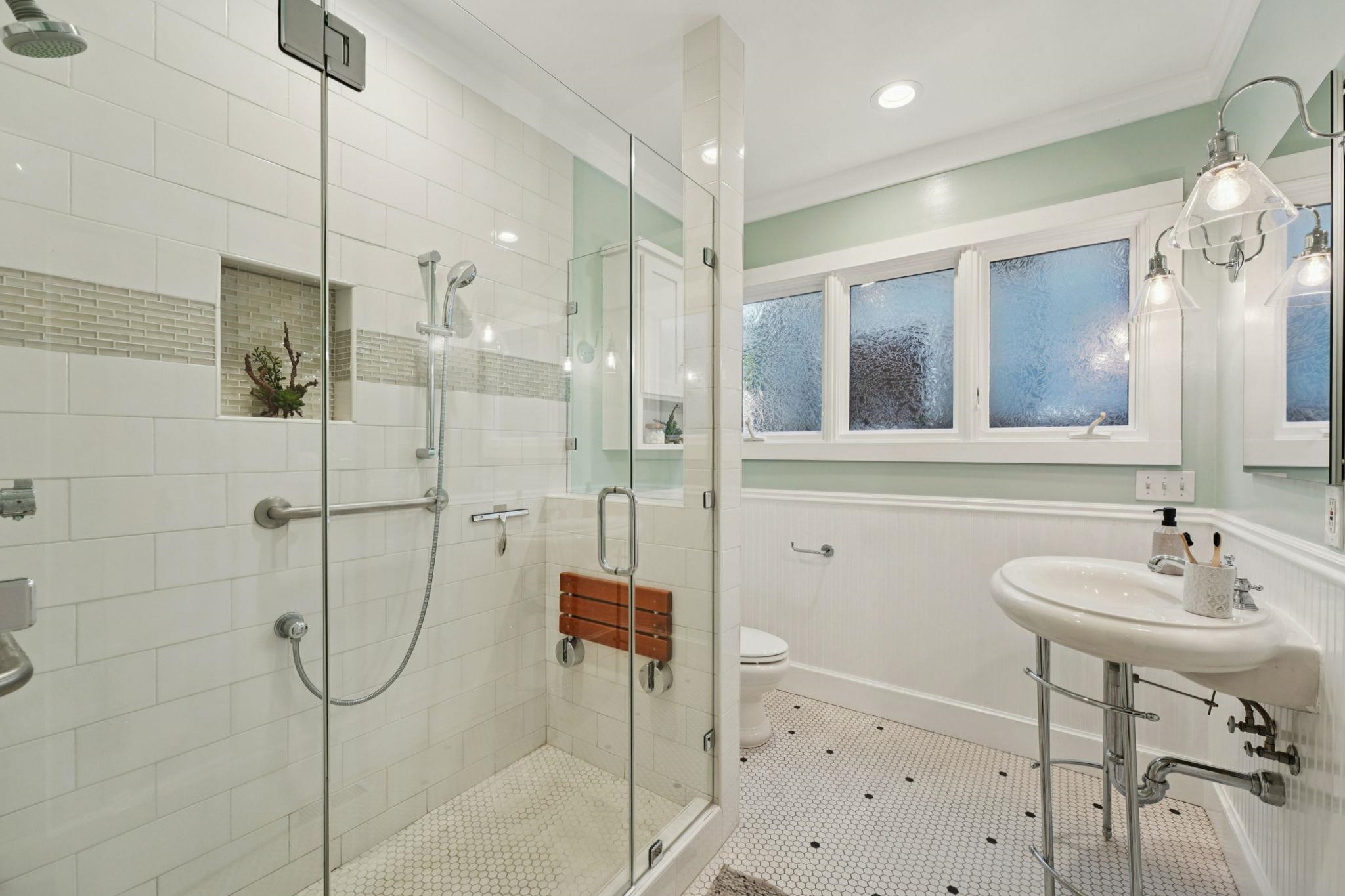 Detail Gallery Image 18 of 45 For 2951 Linden Ave, Berkeley,  CA 94705 - 5 Beds | 2 Baths