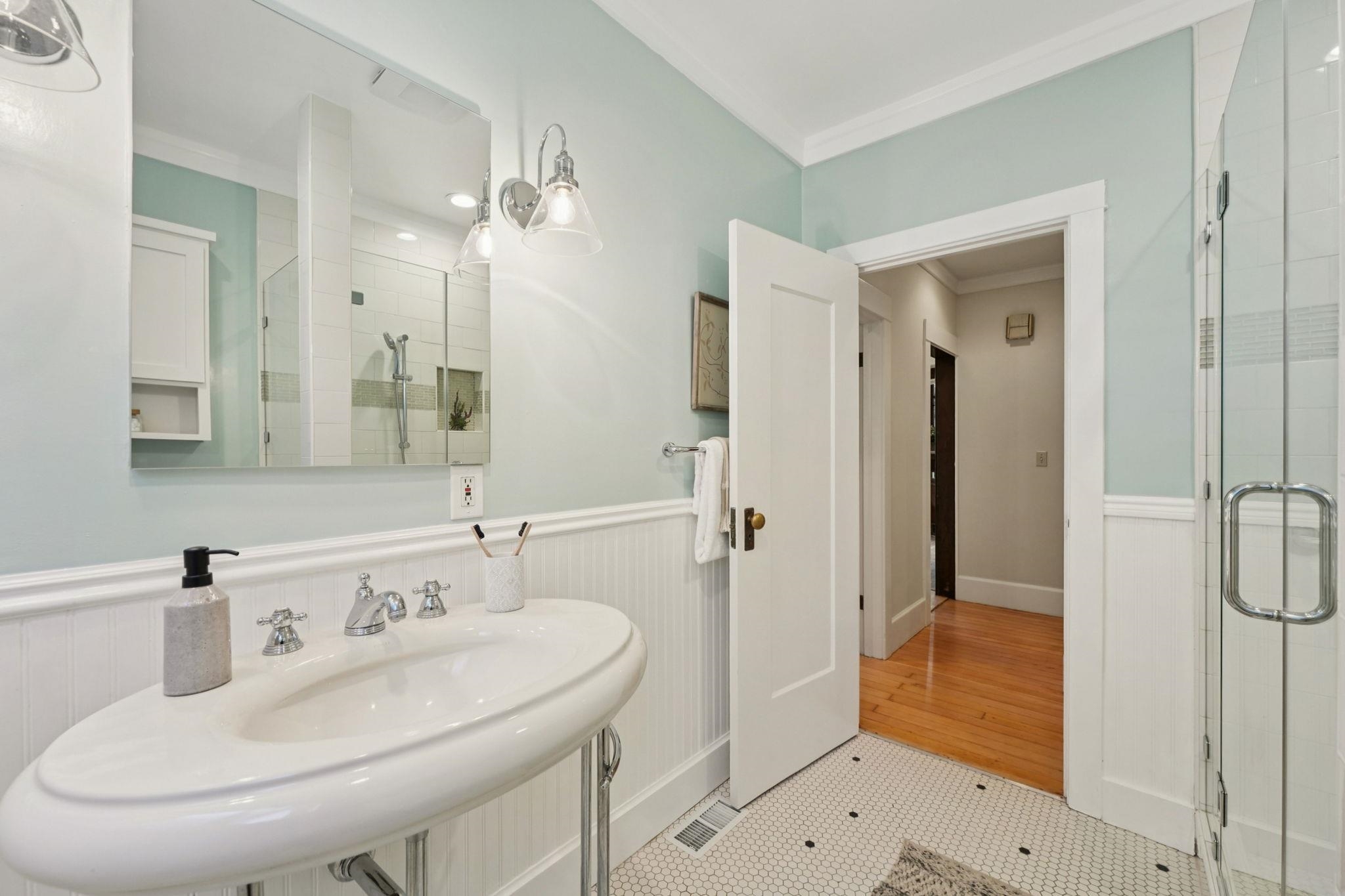 Detail Gallery Image 20 of 45 For 2951 Linden Ave, Berkeley,  CA 94705 - 5 Beds | 2 Baths