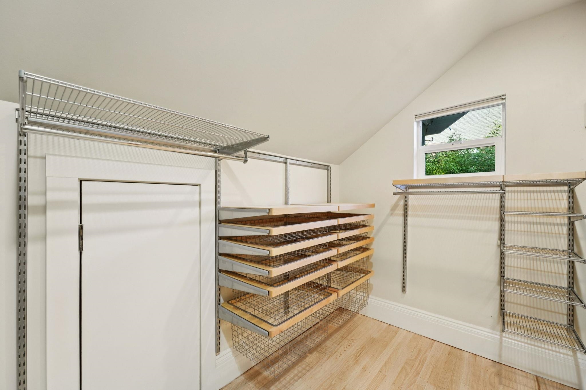 Detail Gallery Image 38 of 45 For 2951 Linden Ave, Berkeley,  CA 94705 - 5 Beds | 2 Baths