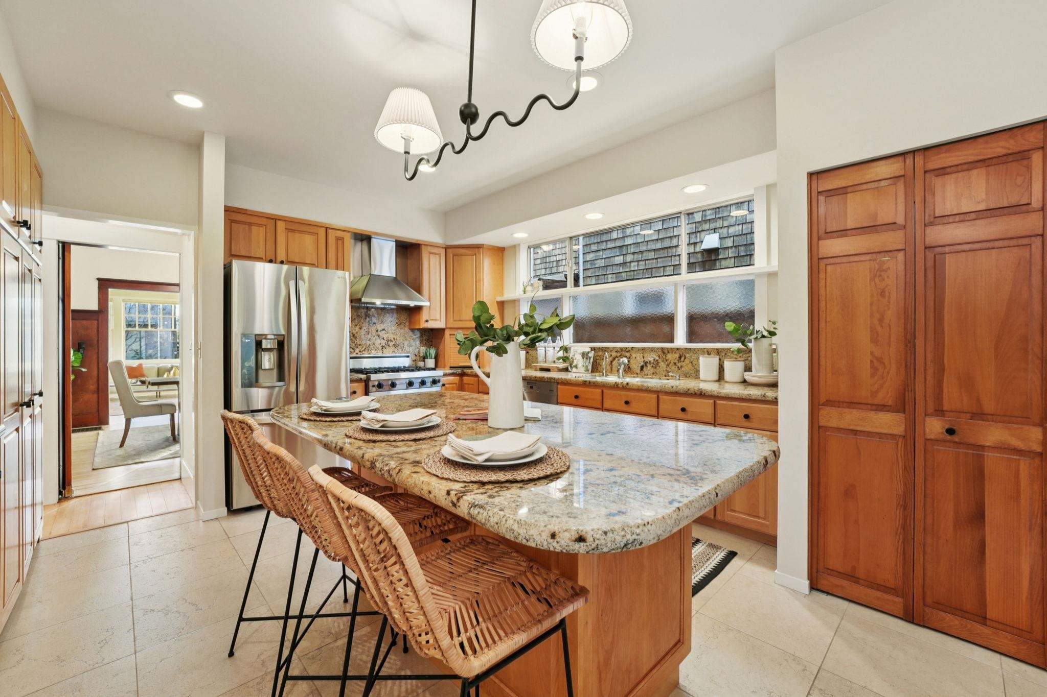 Detail Gallery Image 9 of 45 For 2951 Linden Ave, Berkeley,  CA 94705 - 5 Beds | 2 Baths