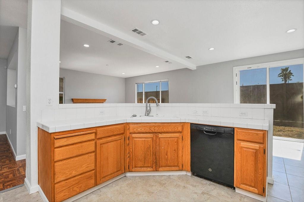 Detail Gallery Image 4 of 28 For 3681 Yacht Dr, Discovery Bay,  CA 94505 - 4 Beds | 2/1 Baths