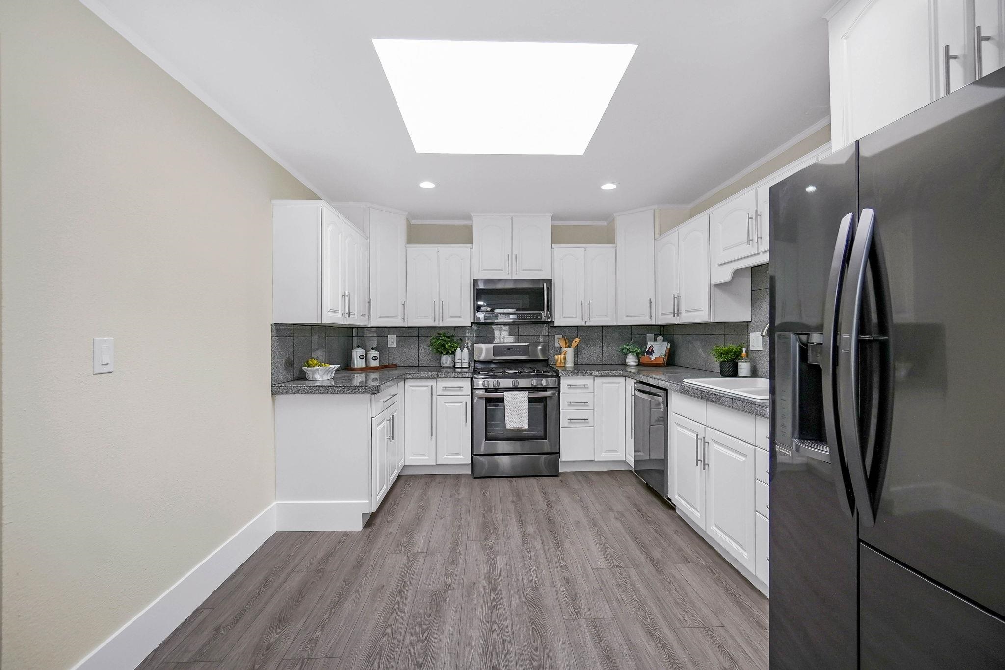 Detail Gallery Image 12 of 53 For 1144 El Dorado Dr, Livermore,  CA 94550 - 4 Beds | 2 Baths