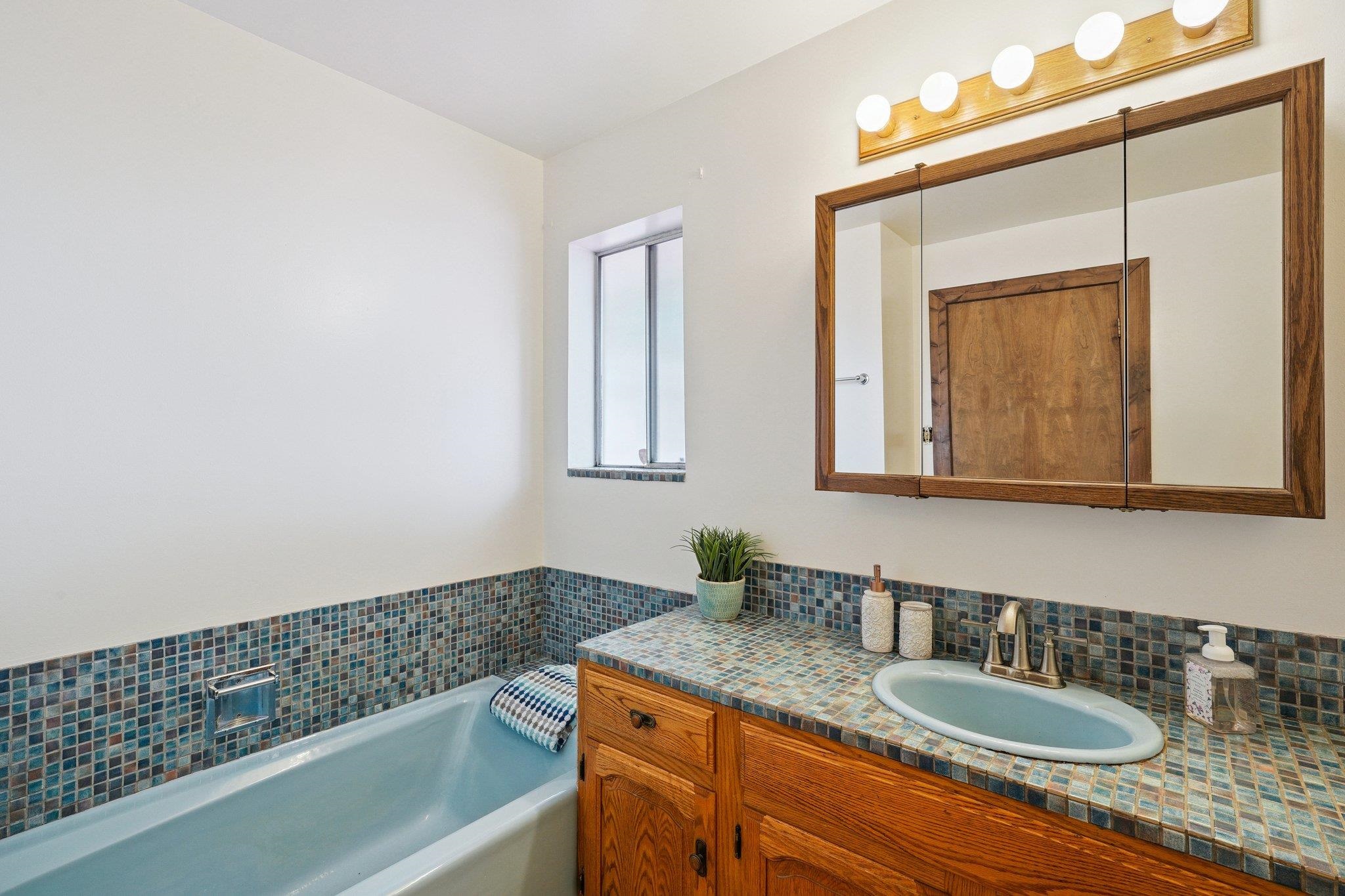 Detail Gallery Image 12 of 30 For 23762 Hutchinson Rd, Los Gatos,  CA 95033 - 4 Beds | 3 Baths