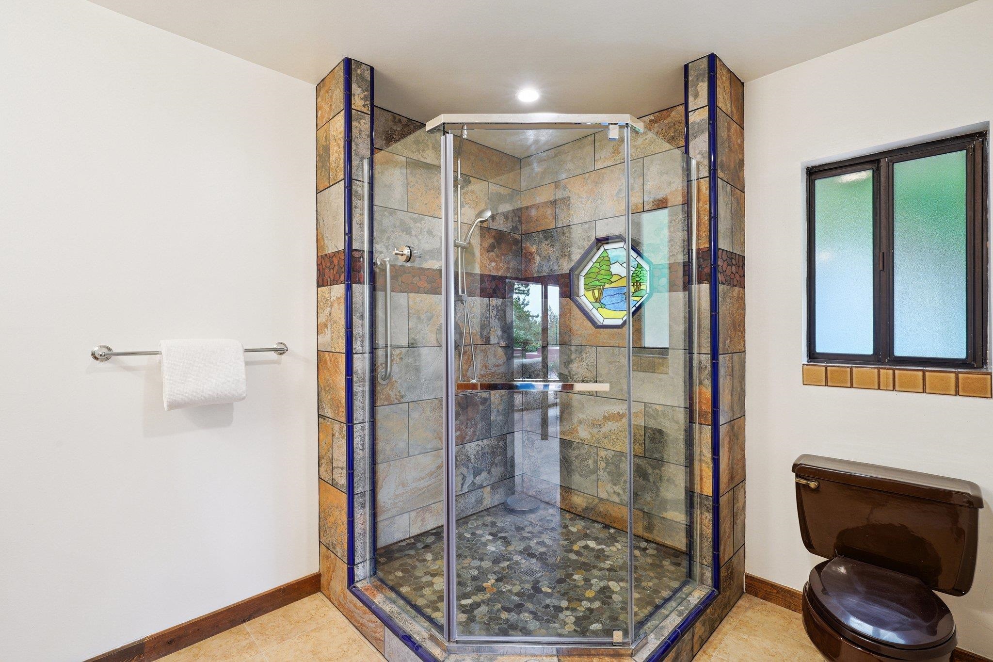 Detail Gallery Image 21 of 30 For 23762 Hutchinson Rd, Los Gatos,  CA 95033 - 4 Beds | 3 Baths