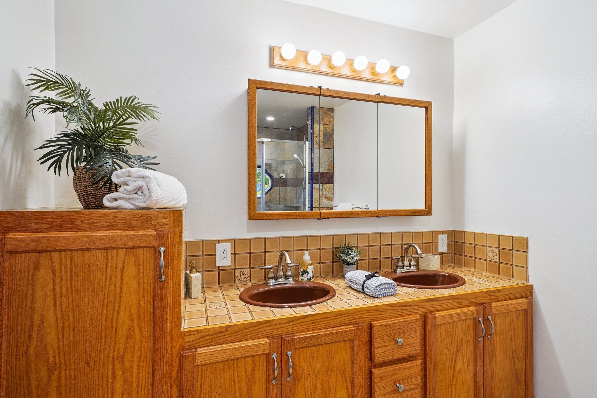 Detail Gallery Image 22 of 30 For 23762 Hutchinson Rd, Los Gatos,  CA 95033 - 4 Beds | 3 Baths