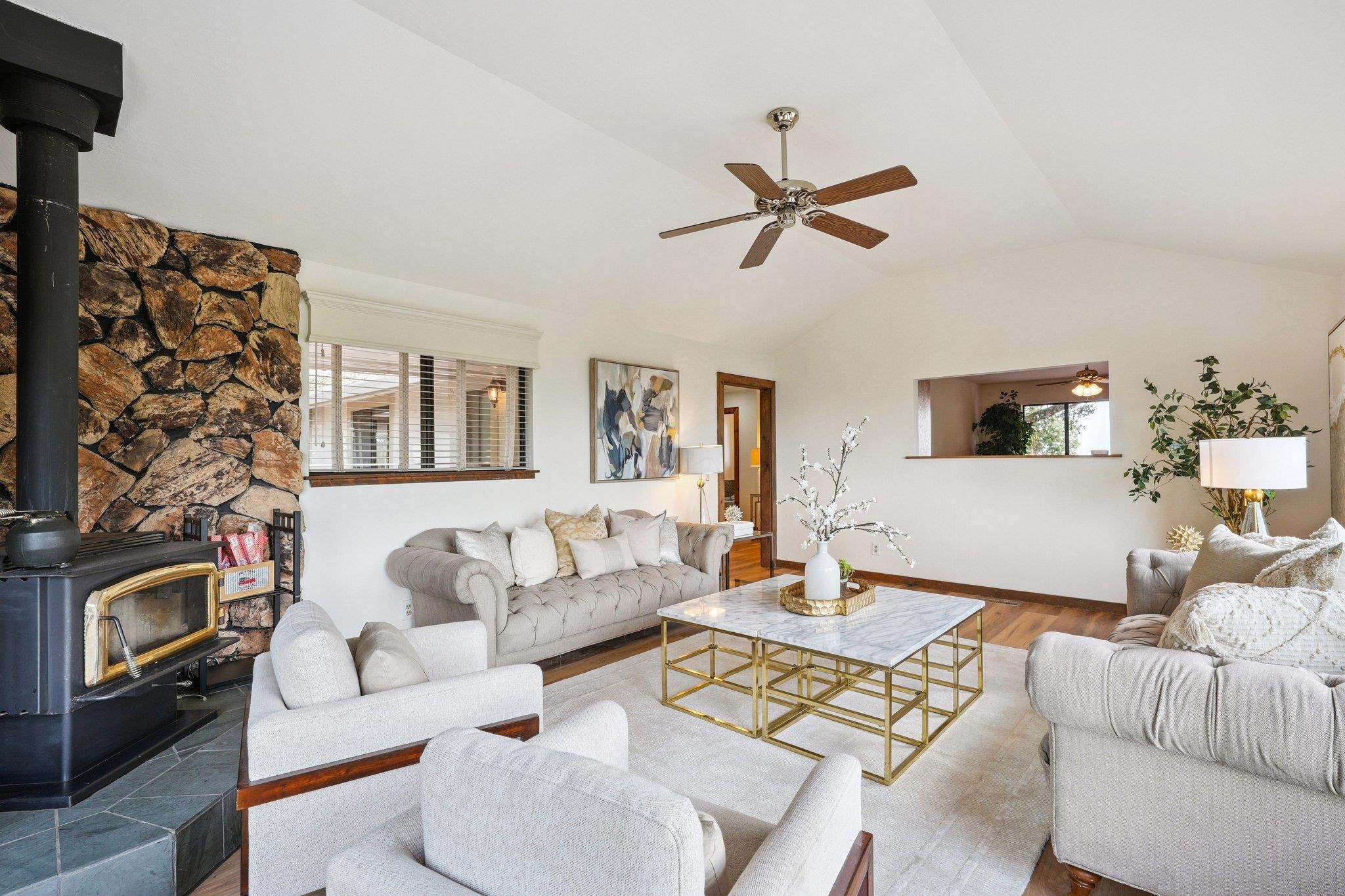 Detail Gallery Image 4 of 30 For 23762 Hutchinson Rd, Los Gatos,  CA 95033 - 4 Beds | 3 Baths