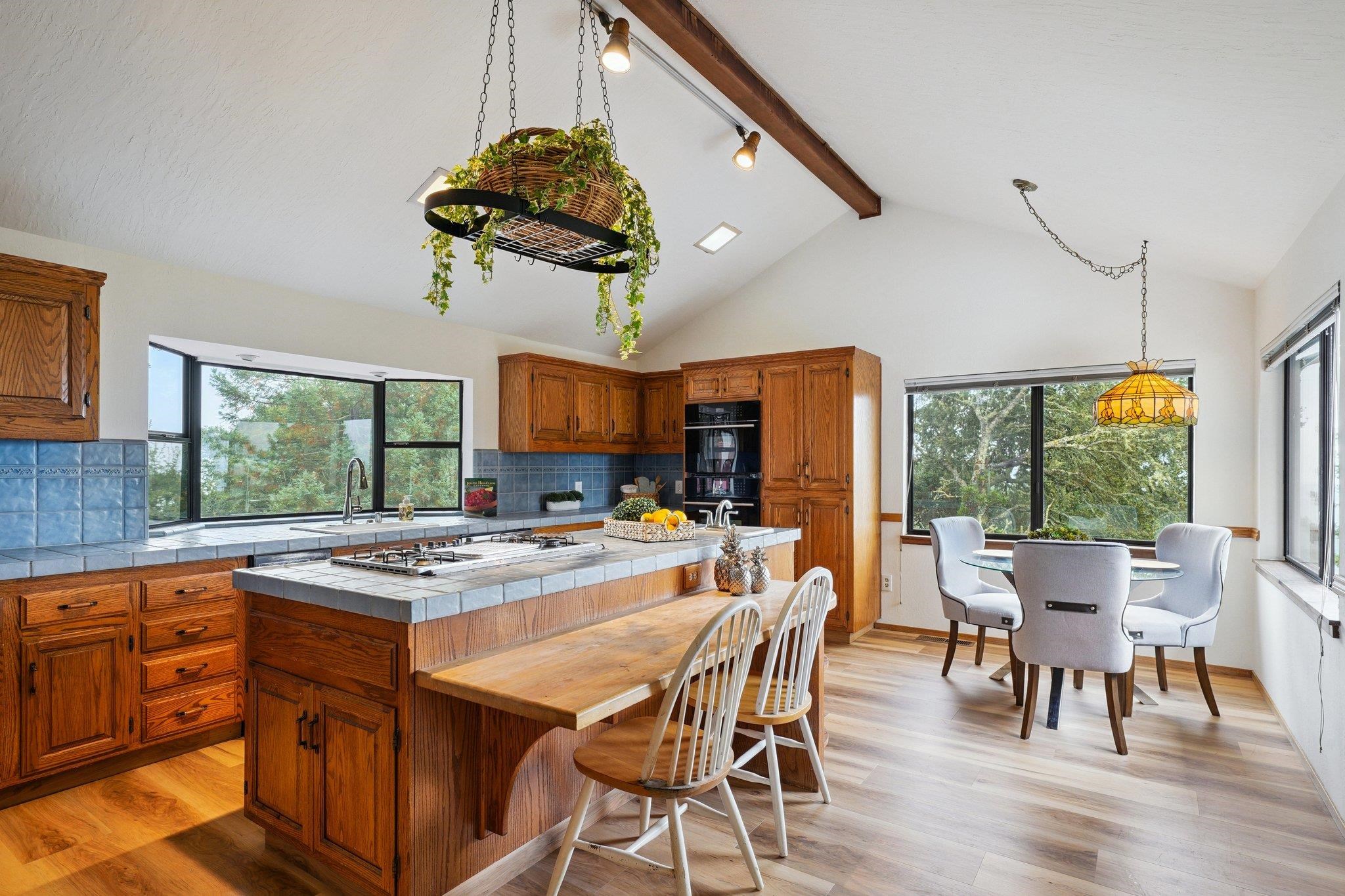 Detail Gallery Image 8 of 30 For 23762 Hutchinson Rd, Los Gatos,  CA 95033 - 4 Beds | 3 Baths