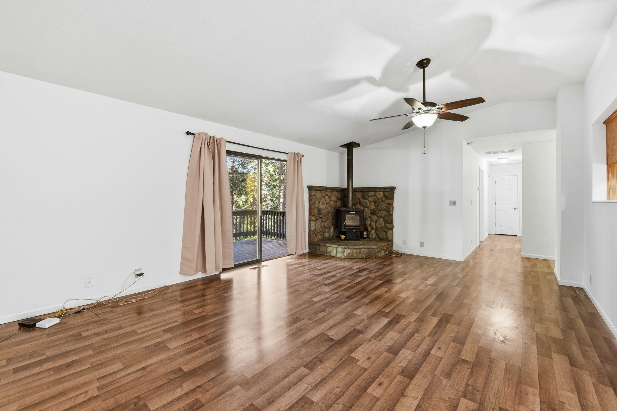 Detail Gallery Image 6 of 32 For 27701 Evelyn Ct, Pioneer,  CA 95666 - 3 Beds | 2 Baths