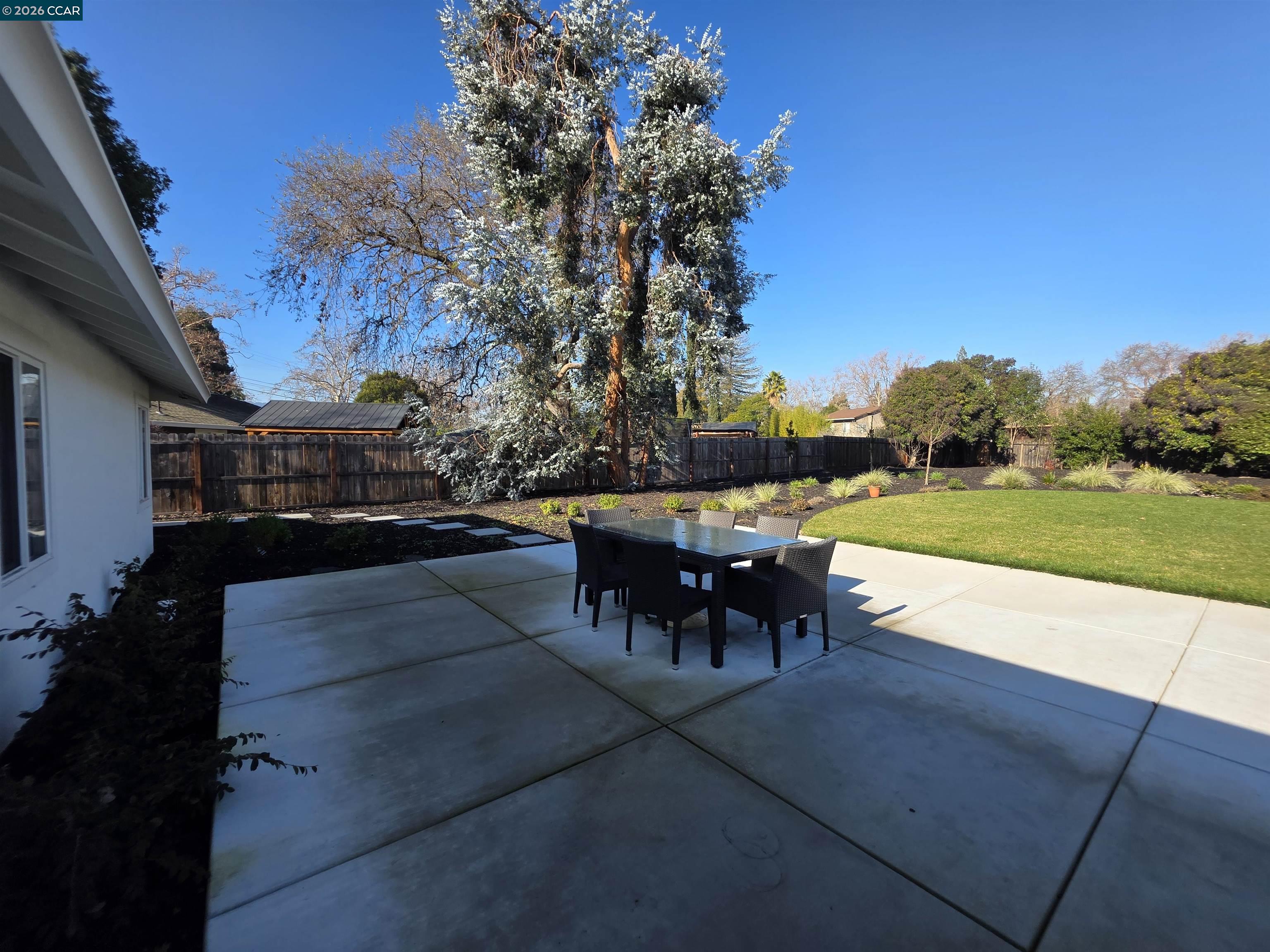 Detail Gallery Image 9 of 12 For 1878 Elinora Dr, Pleasant Hill,  CA 94523 - 3 Beds | 2 Baths