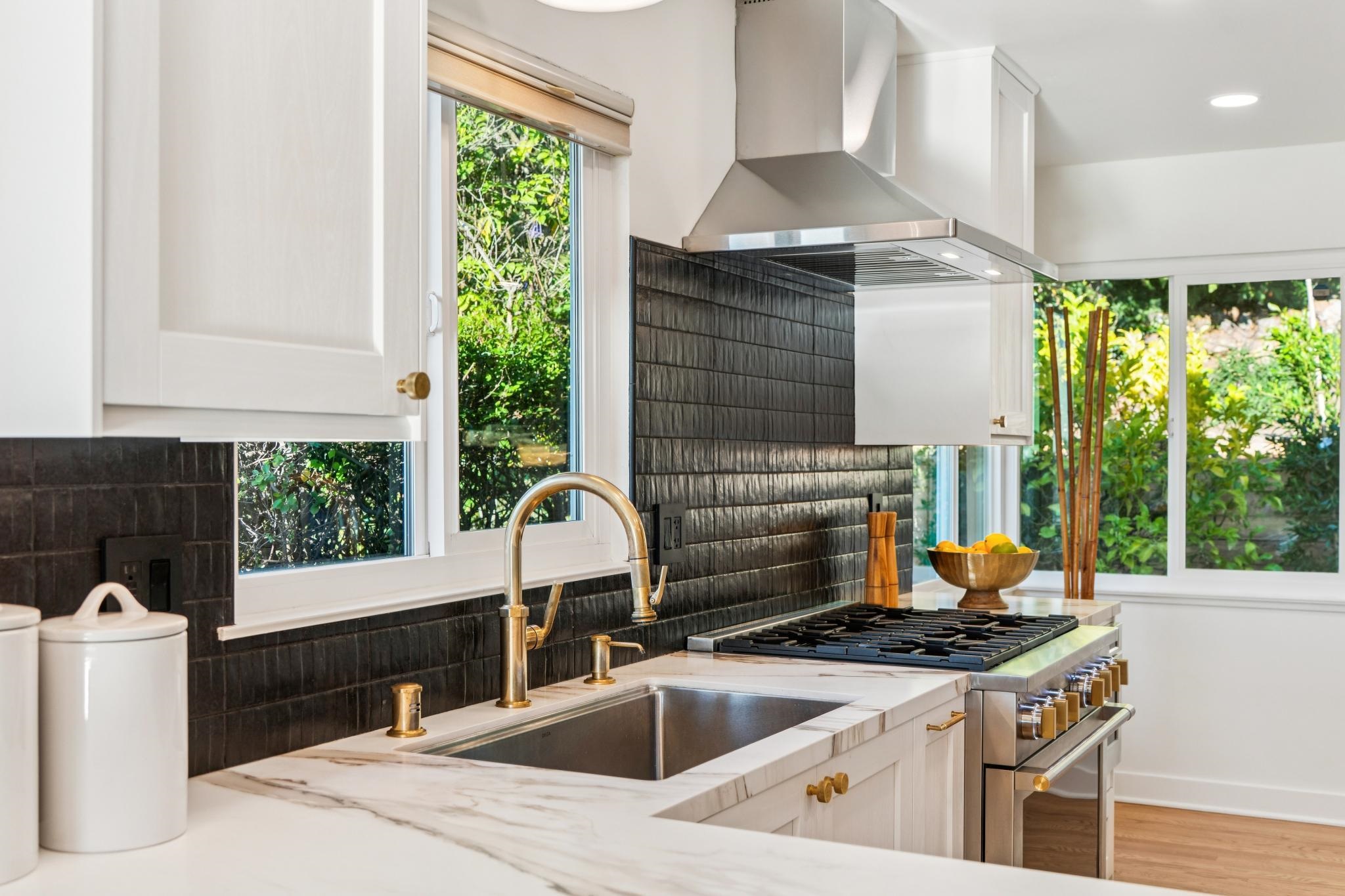 Detail Gallery Image 17 of 60 For 4671 Stauffer Pl, Oakland,  CA 94619 - 4 Beds | 3/1 Baths