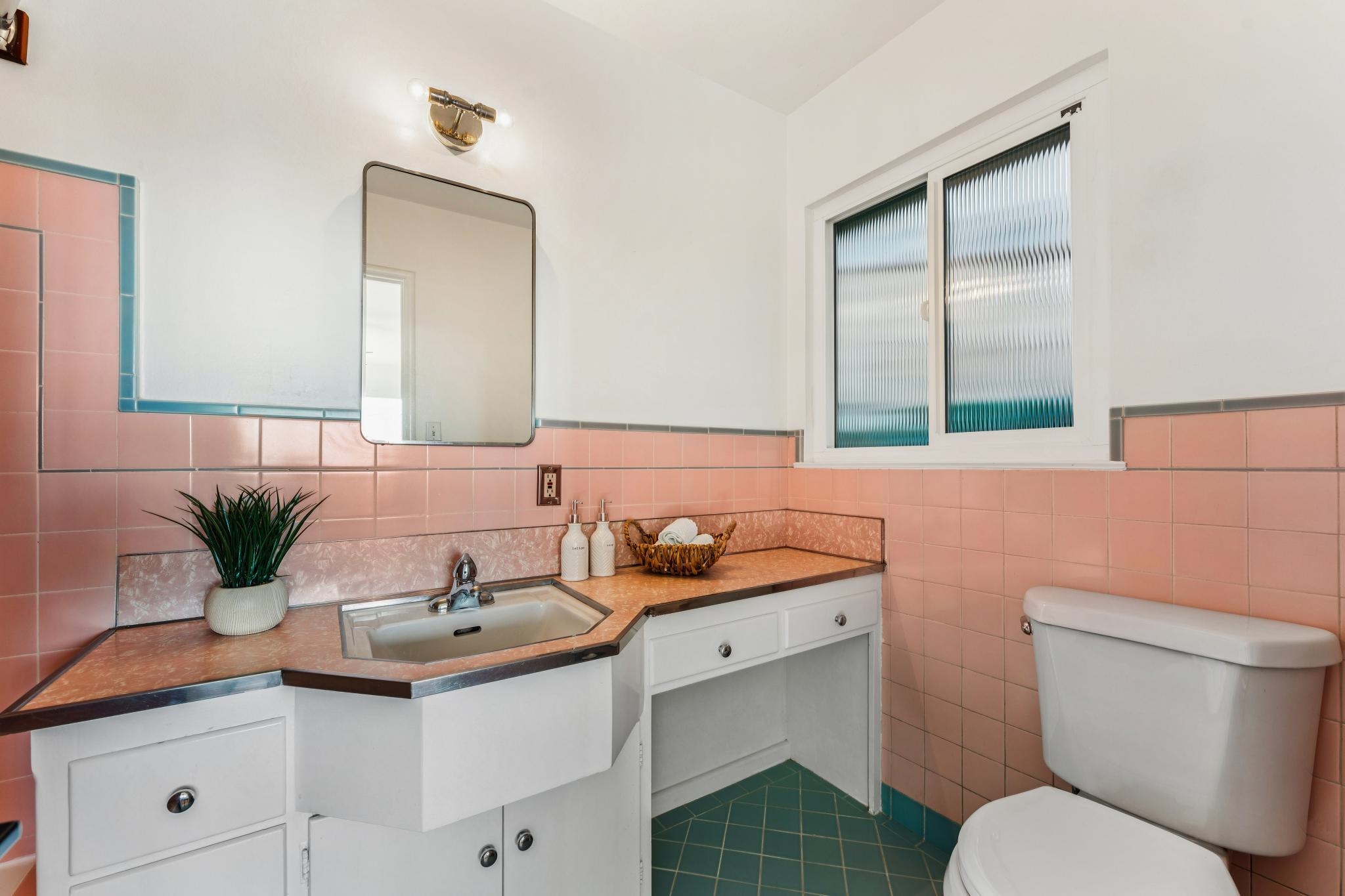 Detail Gallery Image 35 of 60 For 4671 Stauffer Pl, Oakland,  CA 94619 - 4 Beds | 3/1 Baths