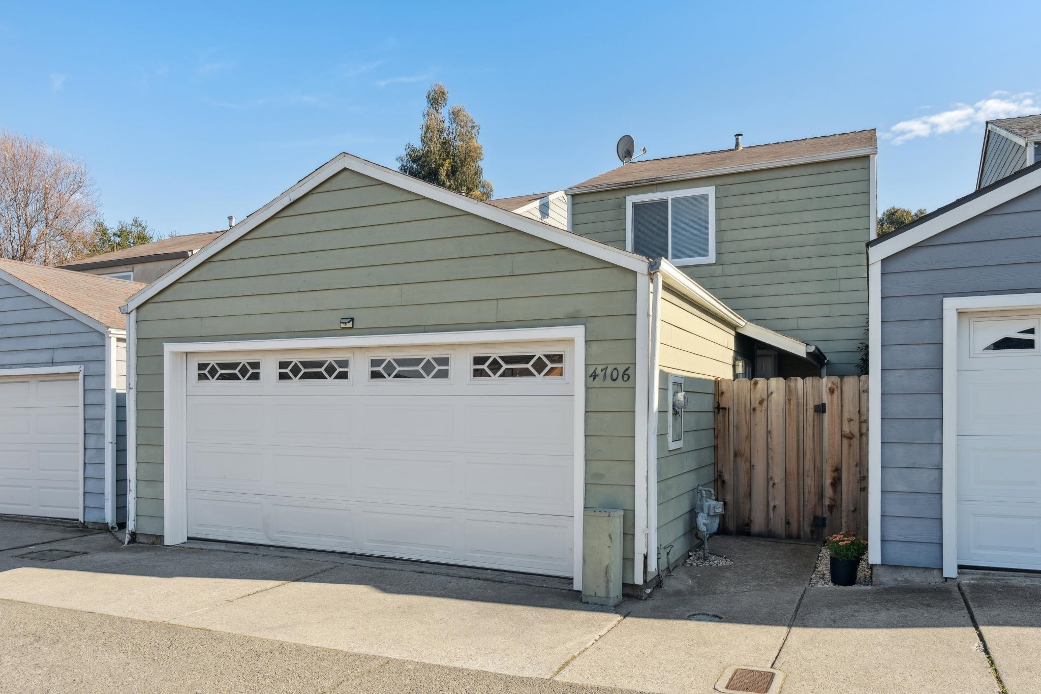 Front Image Thumbnail for EB41121613