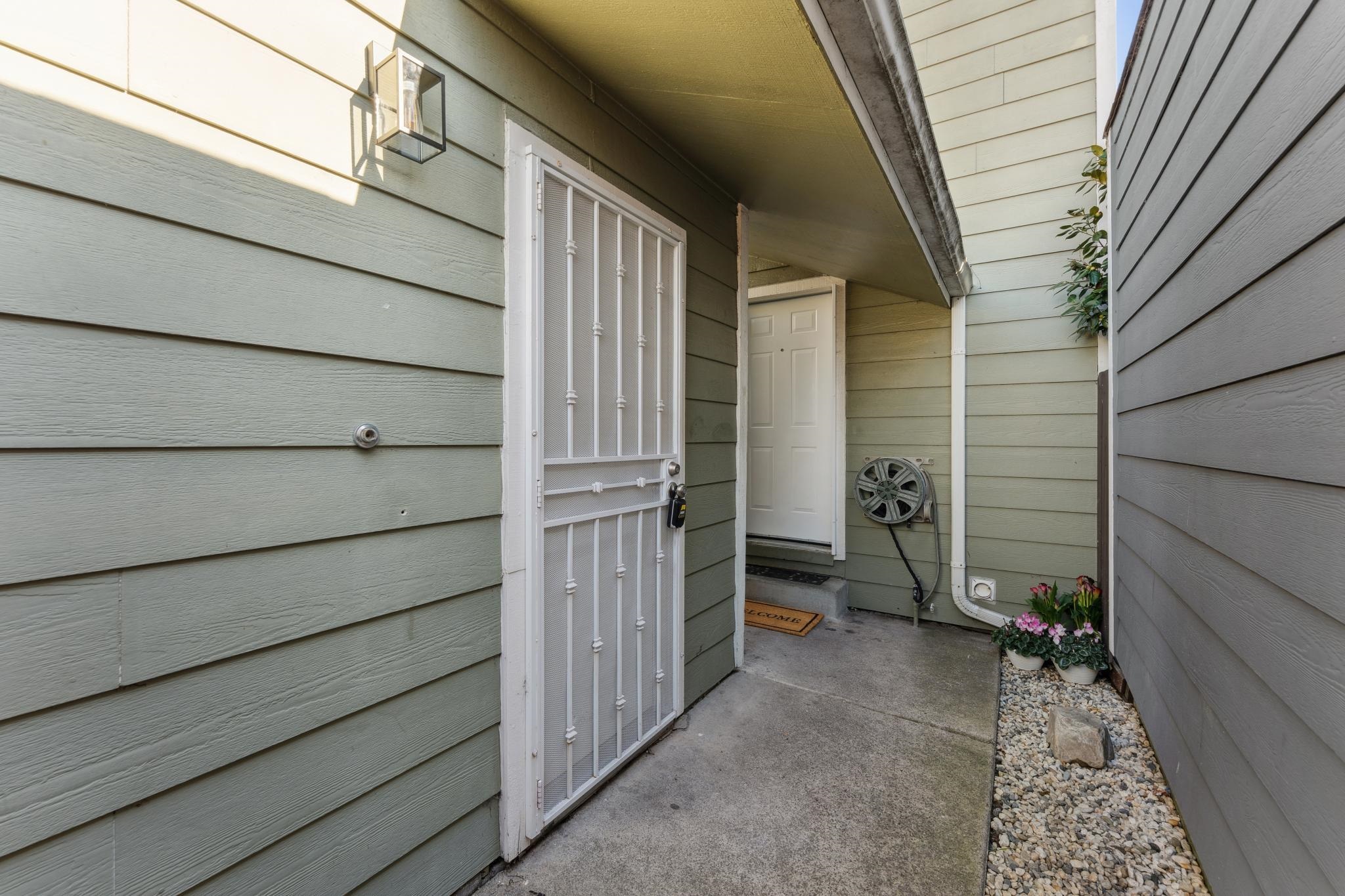 Detail Gallery Image 2 of 49 For 4706 San Pablo Dam Rd., El Sobrante,  CA 94803-3137 - 3 Beds | 1/1 Baths