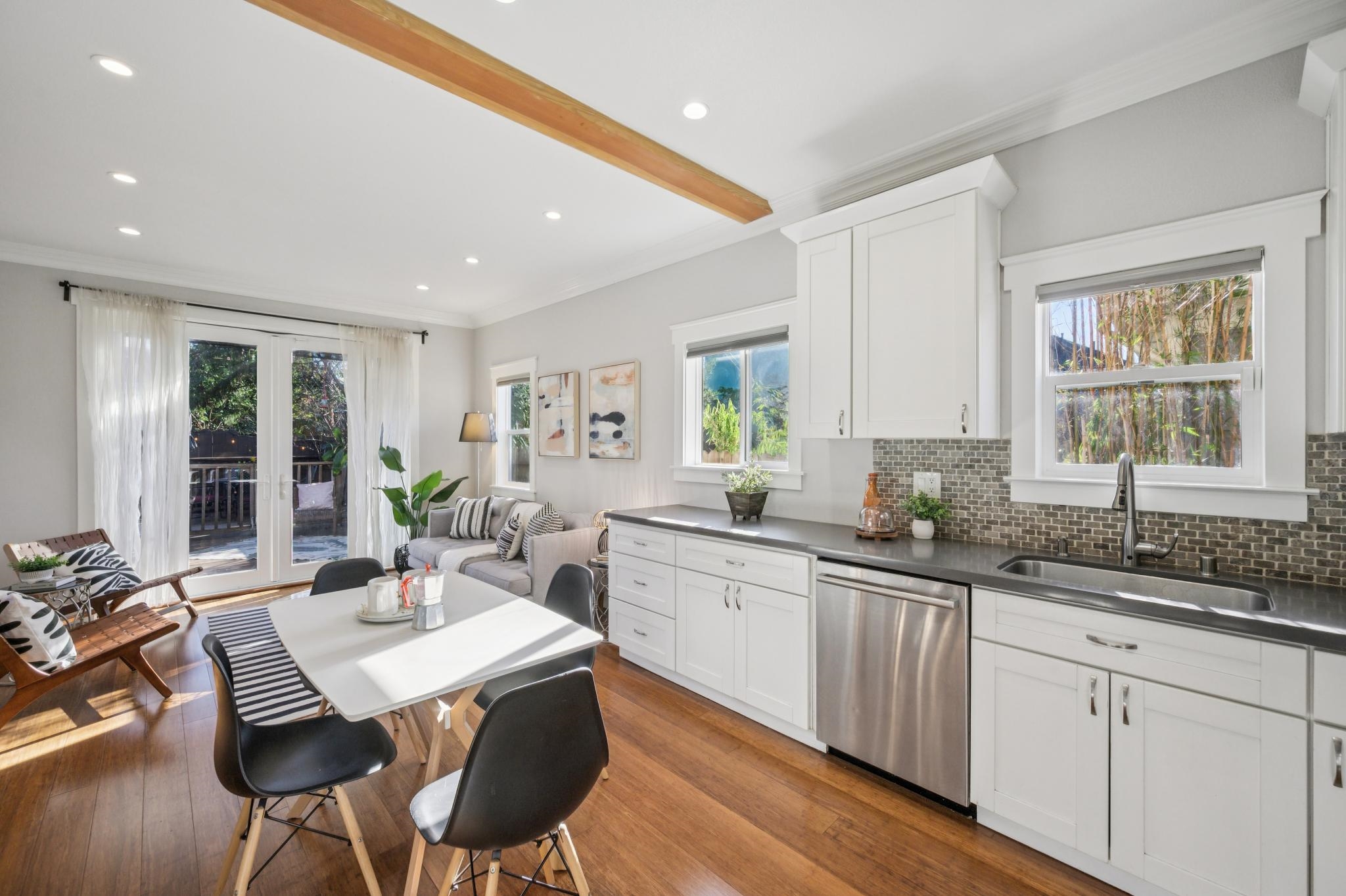 Detail Gallery Image 15 of 58 For 3033 Ellis St #B,  Berkeley,  CA 94703 - 3 Beds | 2/1 Baths