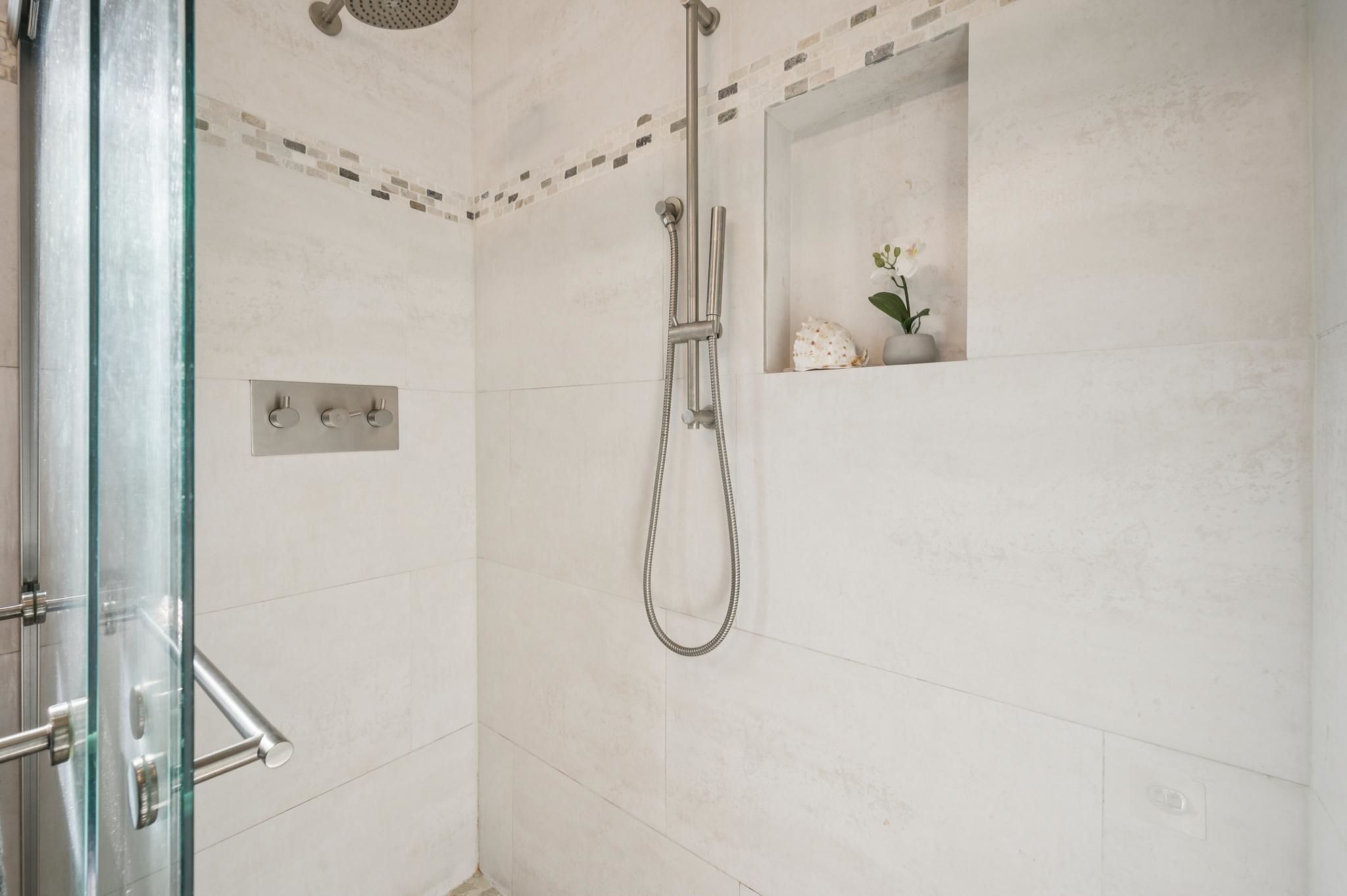 Detail Gallery Image 27 of 58 For 3033 Ellis St #B,  Berkeley,  CA 94703 - 3 Beds | 2/1 Baths