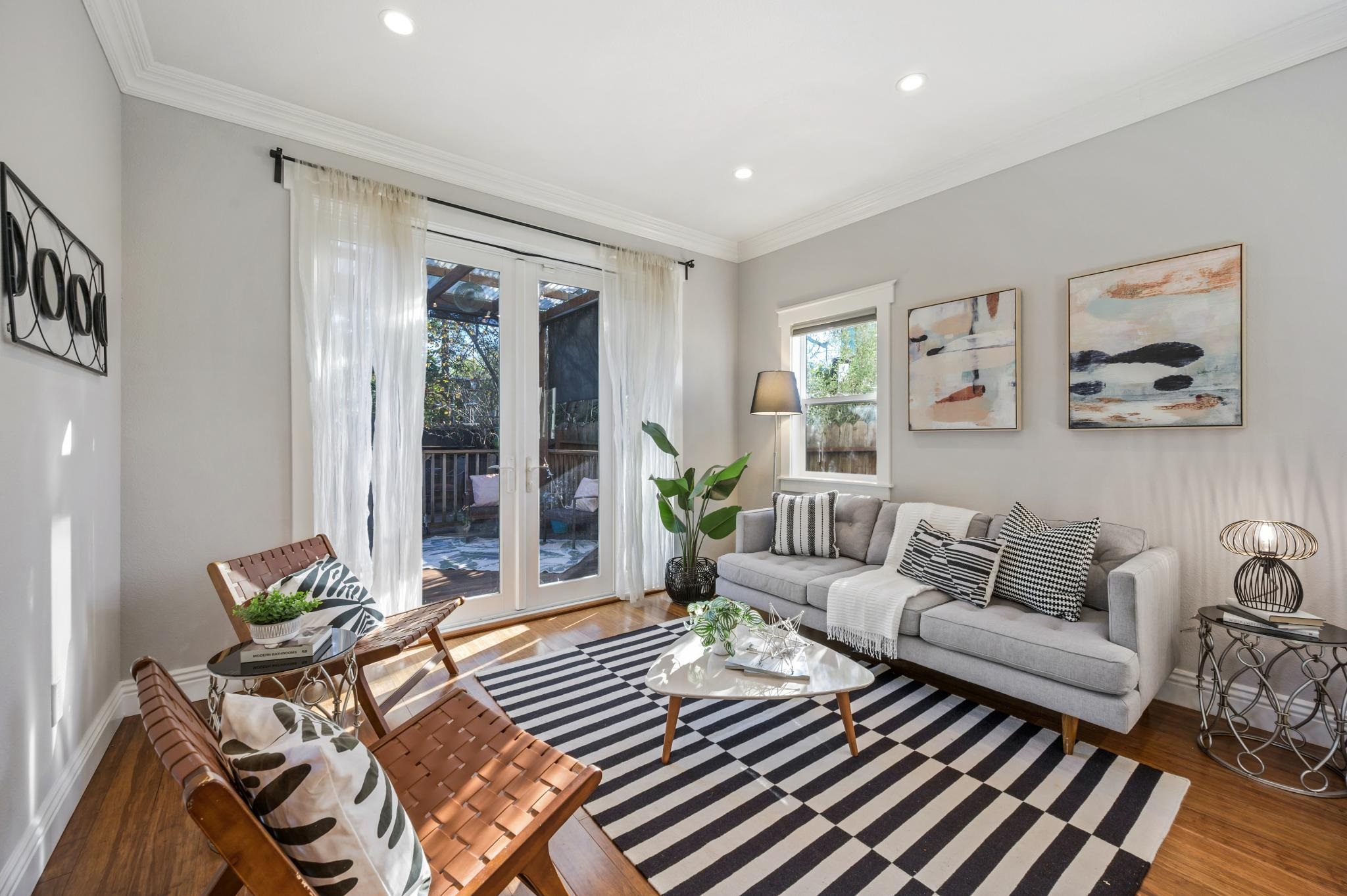 Detail Gallery Image 4 of 58 For 3033 Ellis St #B,  Berkeley,  CA 94703 - 3 Beds | 2/1 Baths