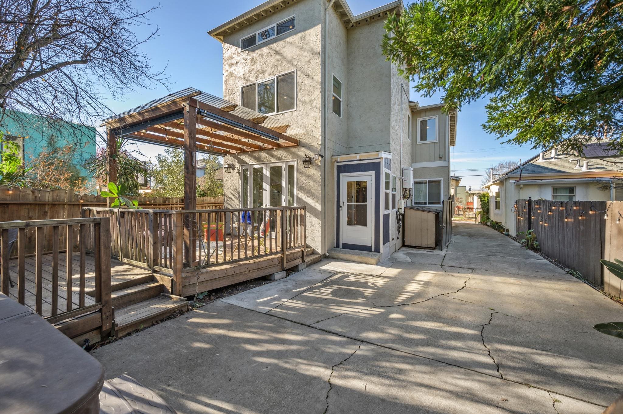 Detail Gallery Image 40 of 58 For 3033 Ellis St #B,  Berkeley,  CA 94703 - 3 Beds | 2/1 Baths