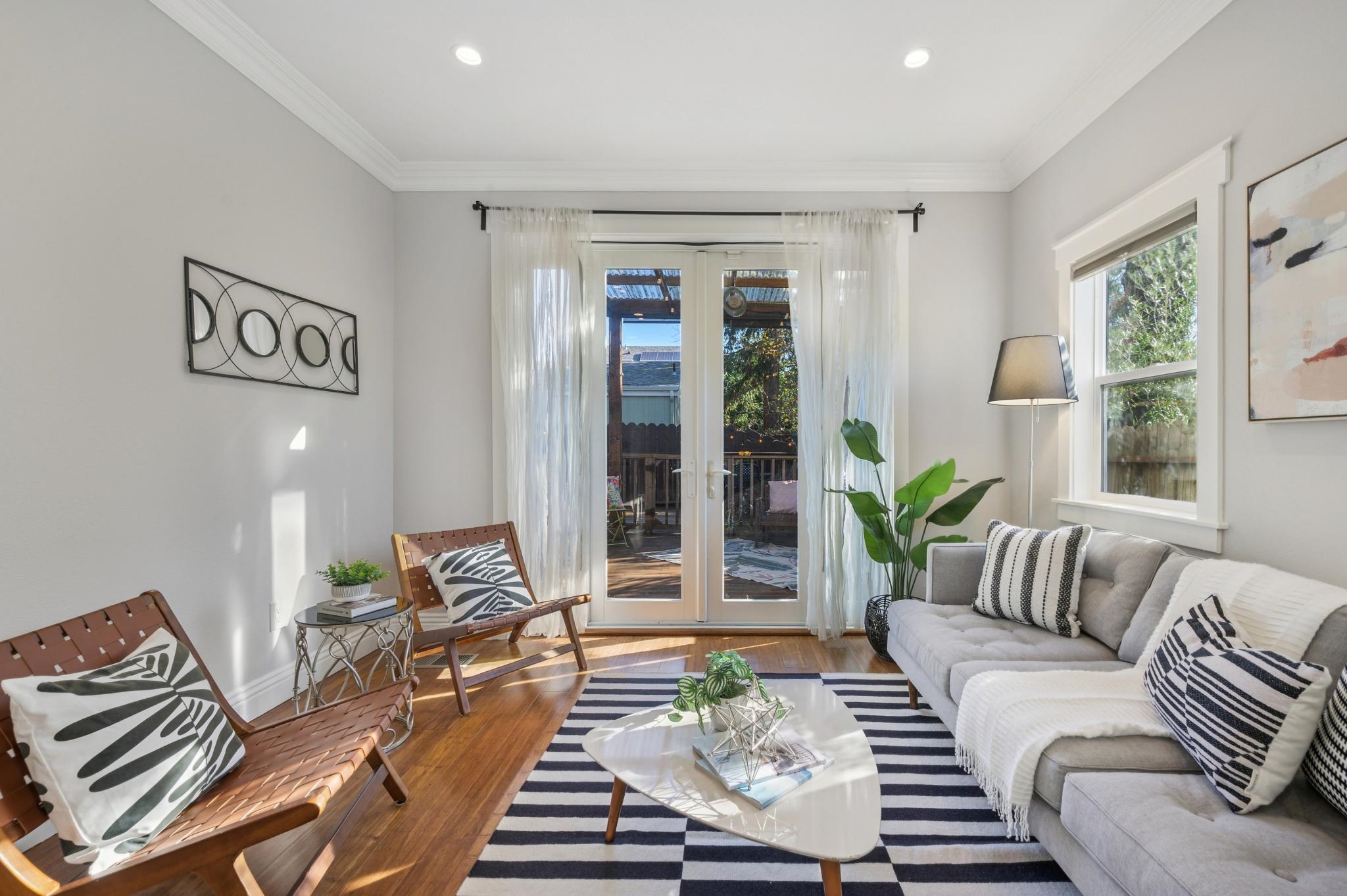 Detail Gallery Image 5 of 58 For 3033 Ellis St #B,  Berkeley,  CA 94703 - 3 Beds | 2/1 Baths