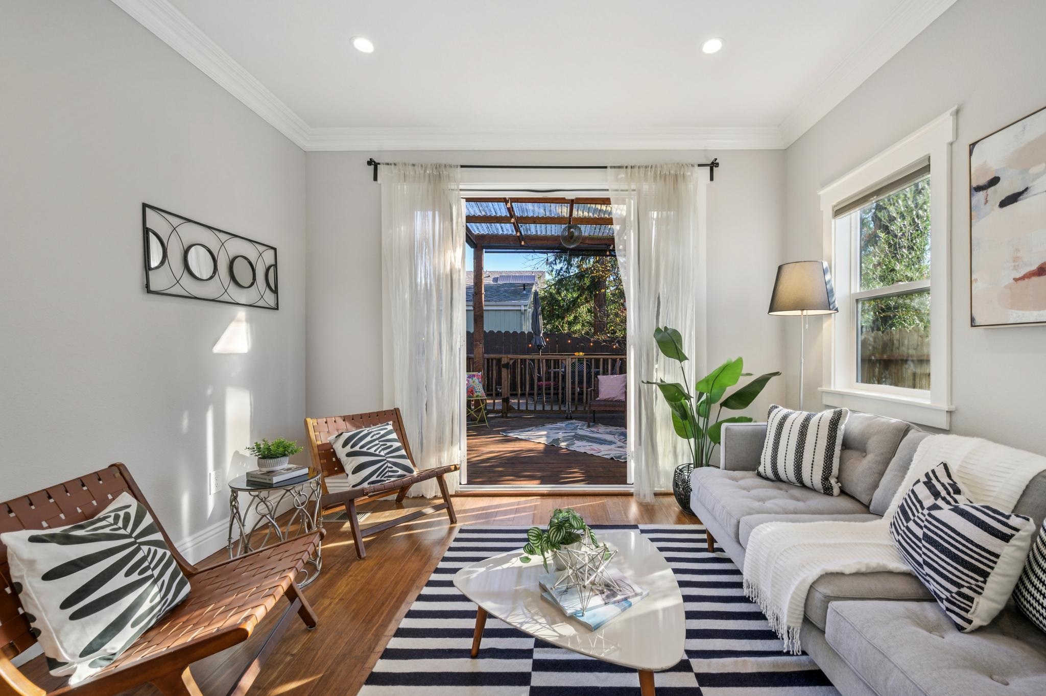 Detail Gallery Image 6 of 58 For 3033 Ellis St #B,  Berkeley,  CA 94703 - 3 Beds | 2/1 Baths