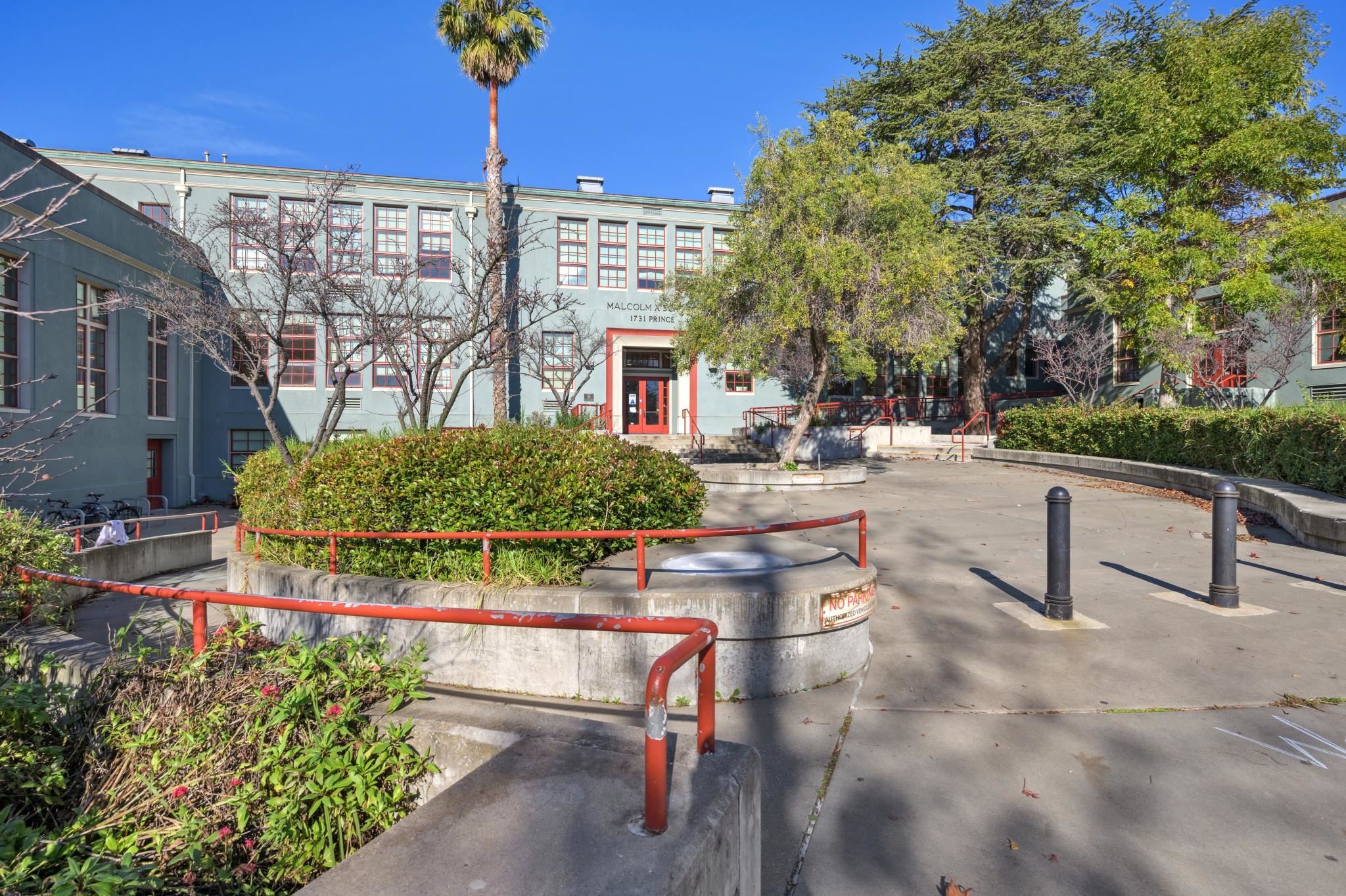 Detail Gallery Image 51 of 58 For 3033 Ellis St #B,  Berkeley,  CA 94703 - 3 Beds | 2/1 Baths