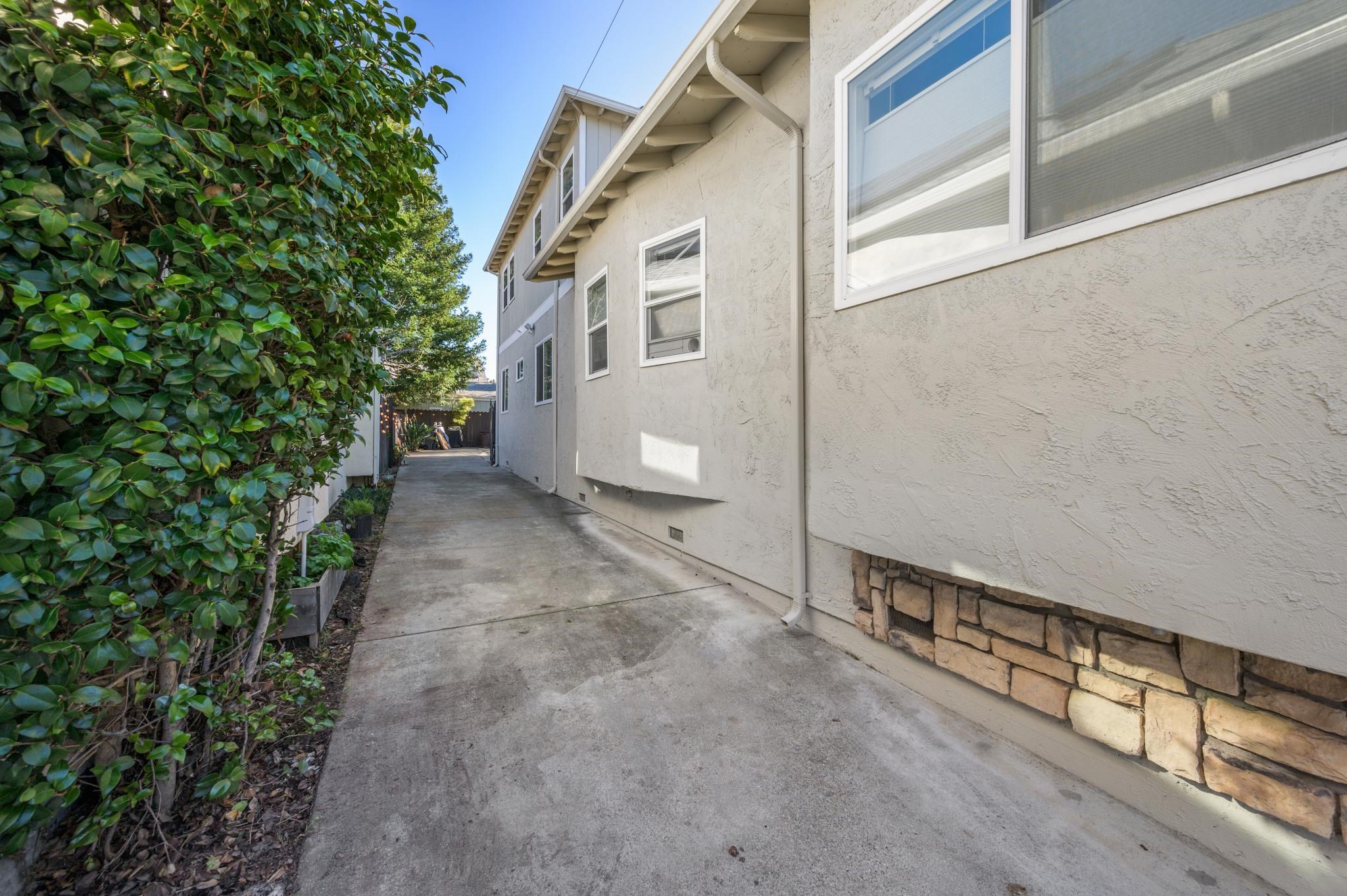 Detail Gallery Image 57 of 58 For 3033 Ellis St #B,  Berkeley,  CA 94703 - 3 Beds | 2/1 Baths