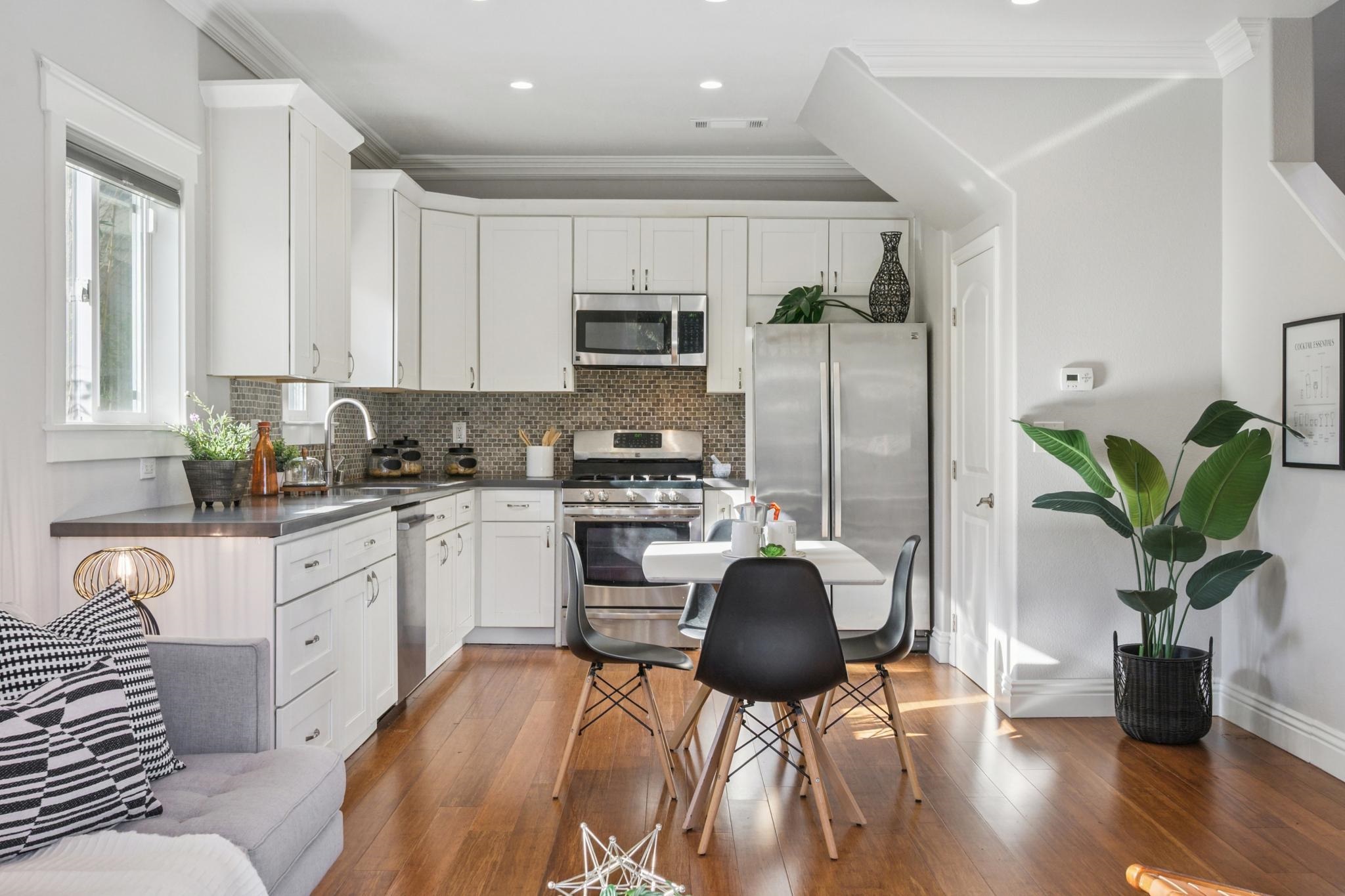 Detail Gallery Image 9 of 58 For 3033 Ellis St #B,  Berkeley,  CA 94703 - 3 Beds | 2/1 Baths