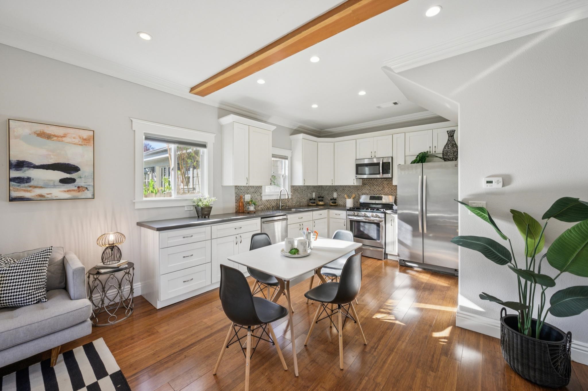 Detail Gallery Image 10 of 58 For 3033 Ellis St #B,  Berkeley,  CA 94703 - 3 Beds | 2/1 Baths