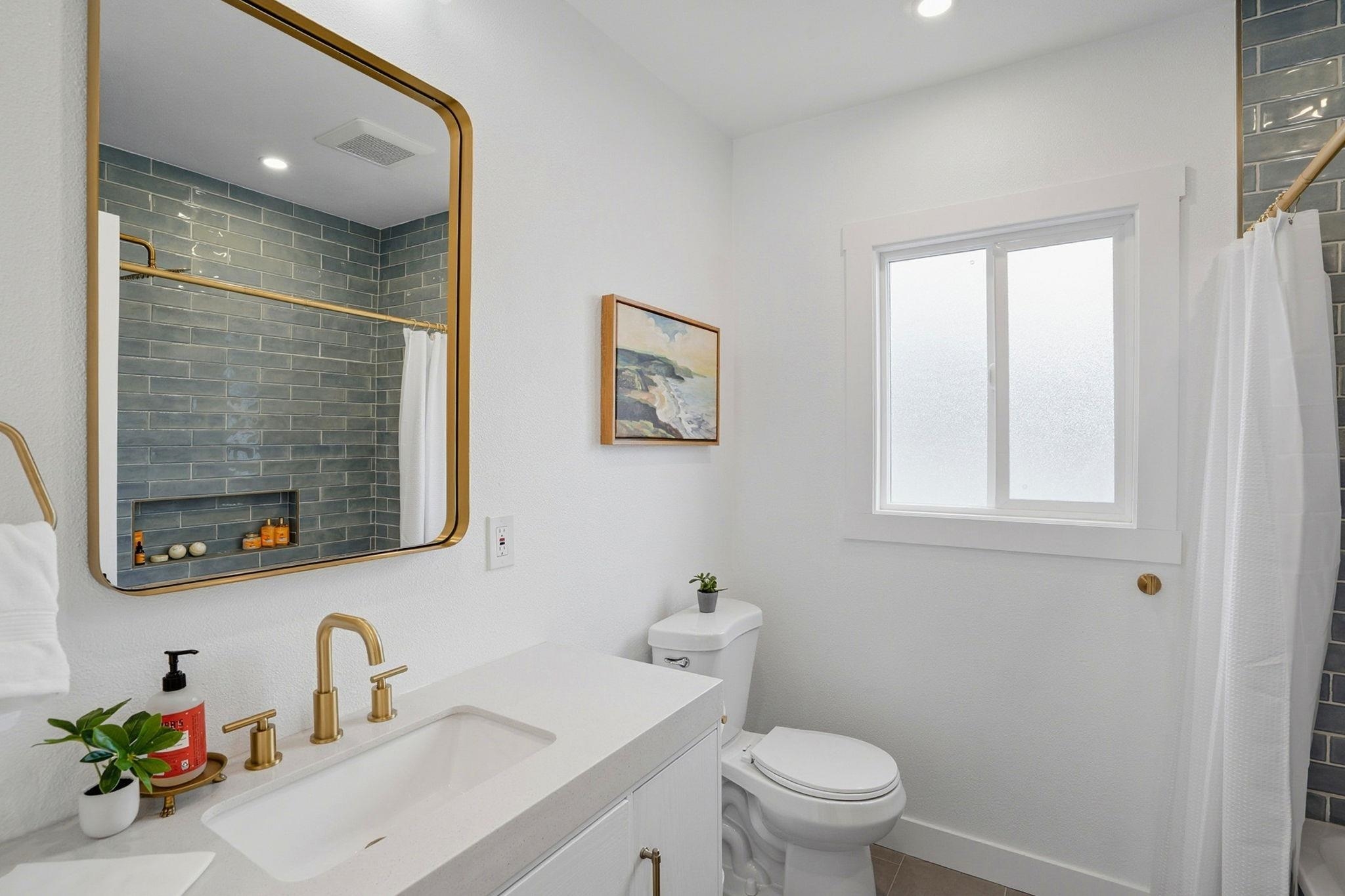 Detail Gallery Image 17 of 32 For 2740 76th Ave, Oakland,  CA 94605 - 2 Beds | 1 Baths