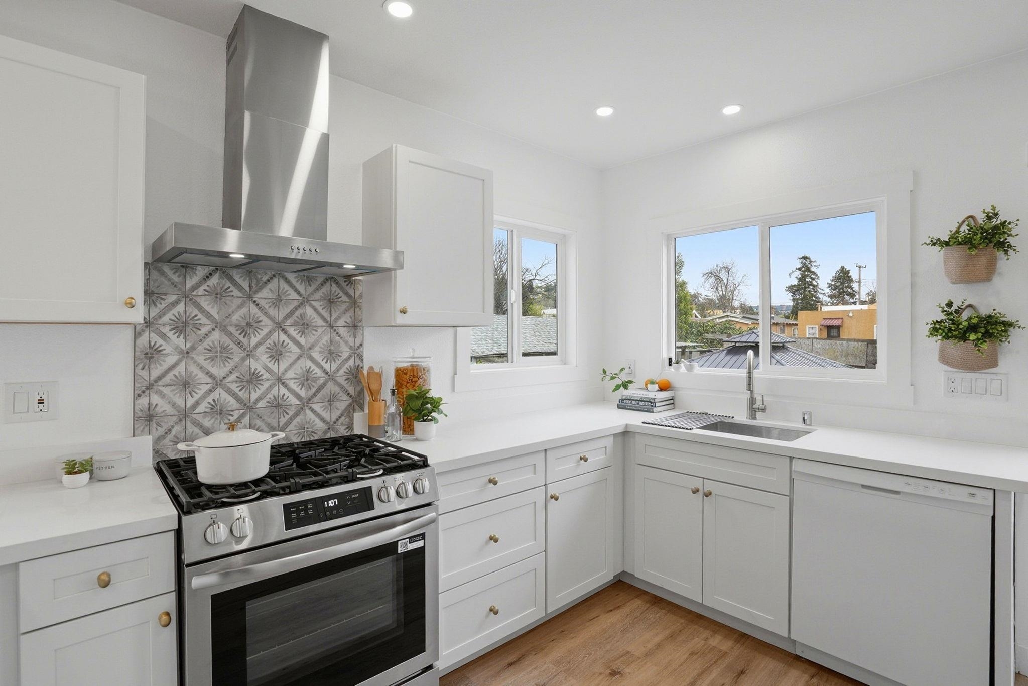 Detail Gallery Image 6 of 32 For 2740 76th Ave, Oakland,  CA 94605 - 2 Beds | 1 Baths