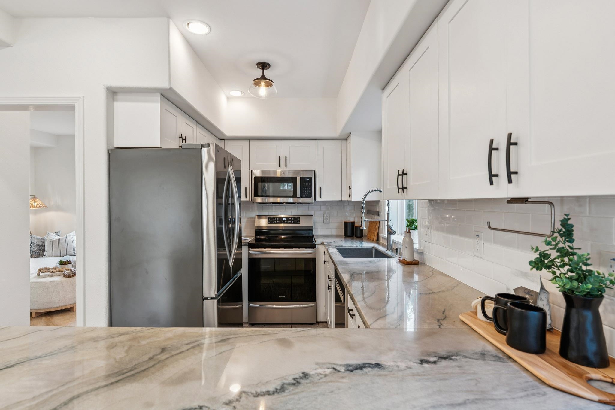 Detail Gallery Image 11 of 40 For 688 57th St, Oakland,  CA 94609 - 3 Beds | 3 Baths