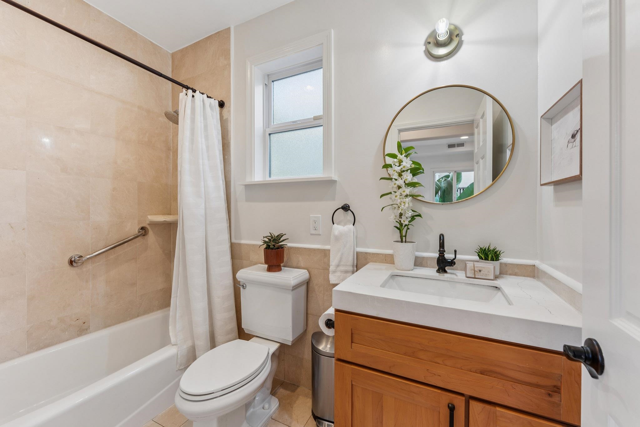 Detail Gallery Image 17 of 40 For 688 57th St, Oakland,  CA 94609 - 3 Beds | 3 Baths