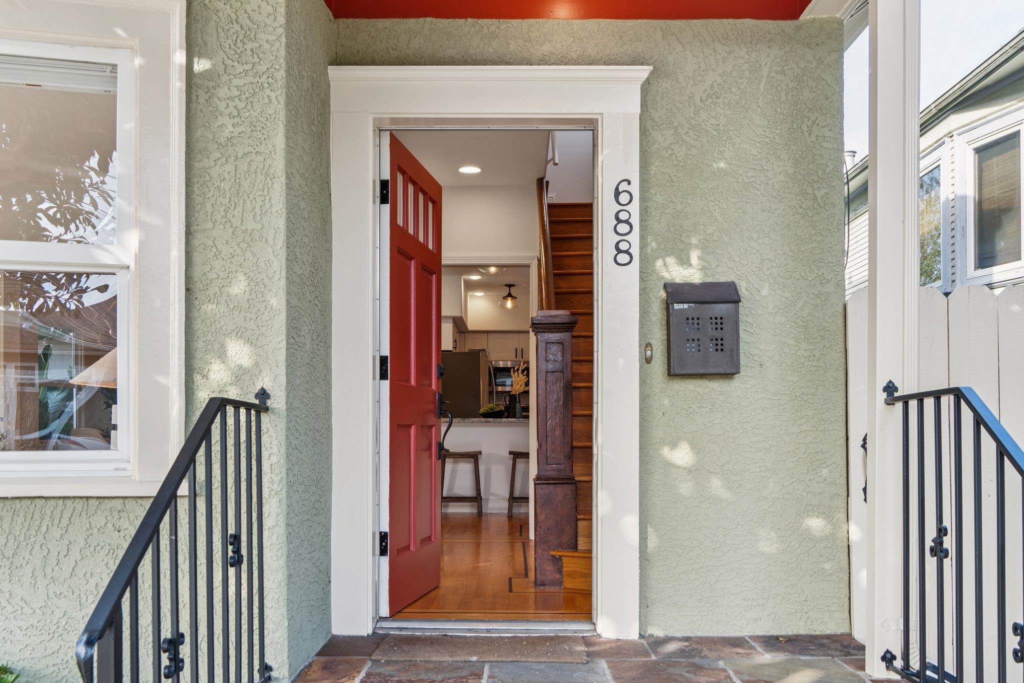 Detail Gallery Image 3 of 40 For 688 57th St, Oakland,  CA 94609 - 3 Beds | 3 Baths