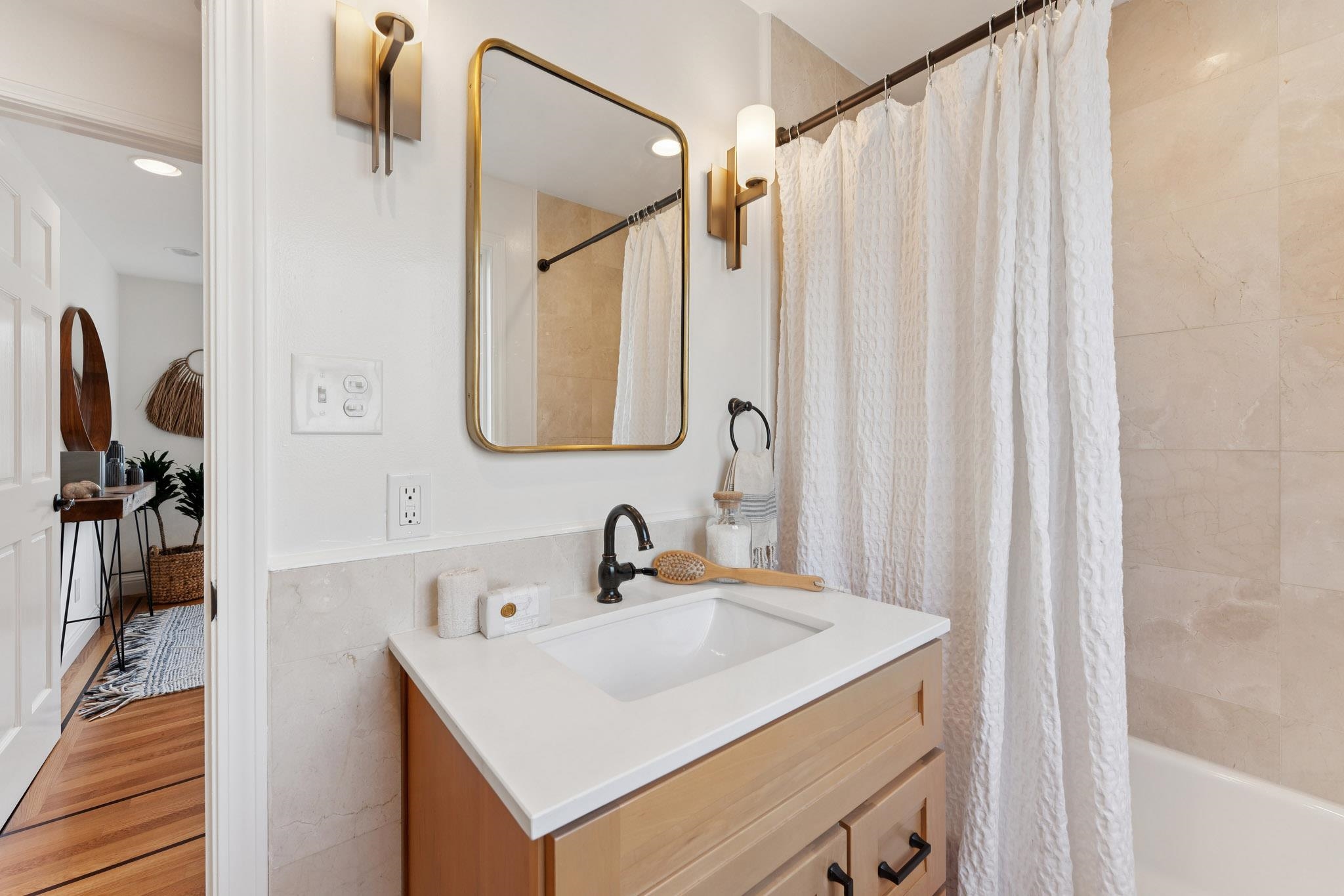 Detail Gallery Image 28 of 40 For 688 57th St, Oakland,  CA 94609 - 3 Beds | 3 Baths