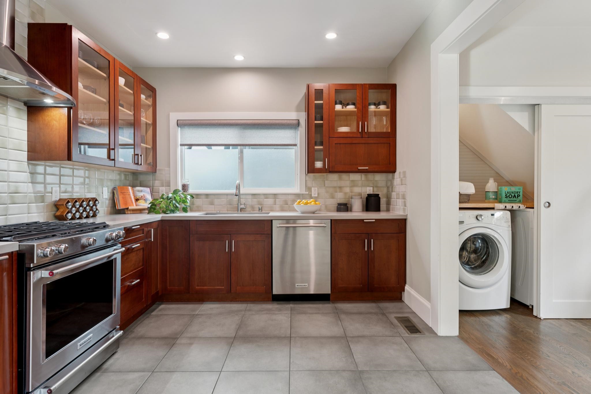 Detail Gallery Image 20 of 60 For 2435 Bonar St, Berkeley,  CA 94702 - 3 Beds | 2 Baths