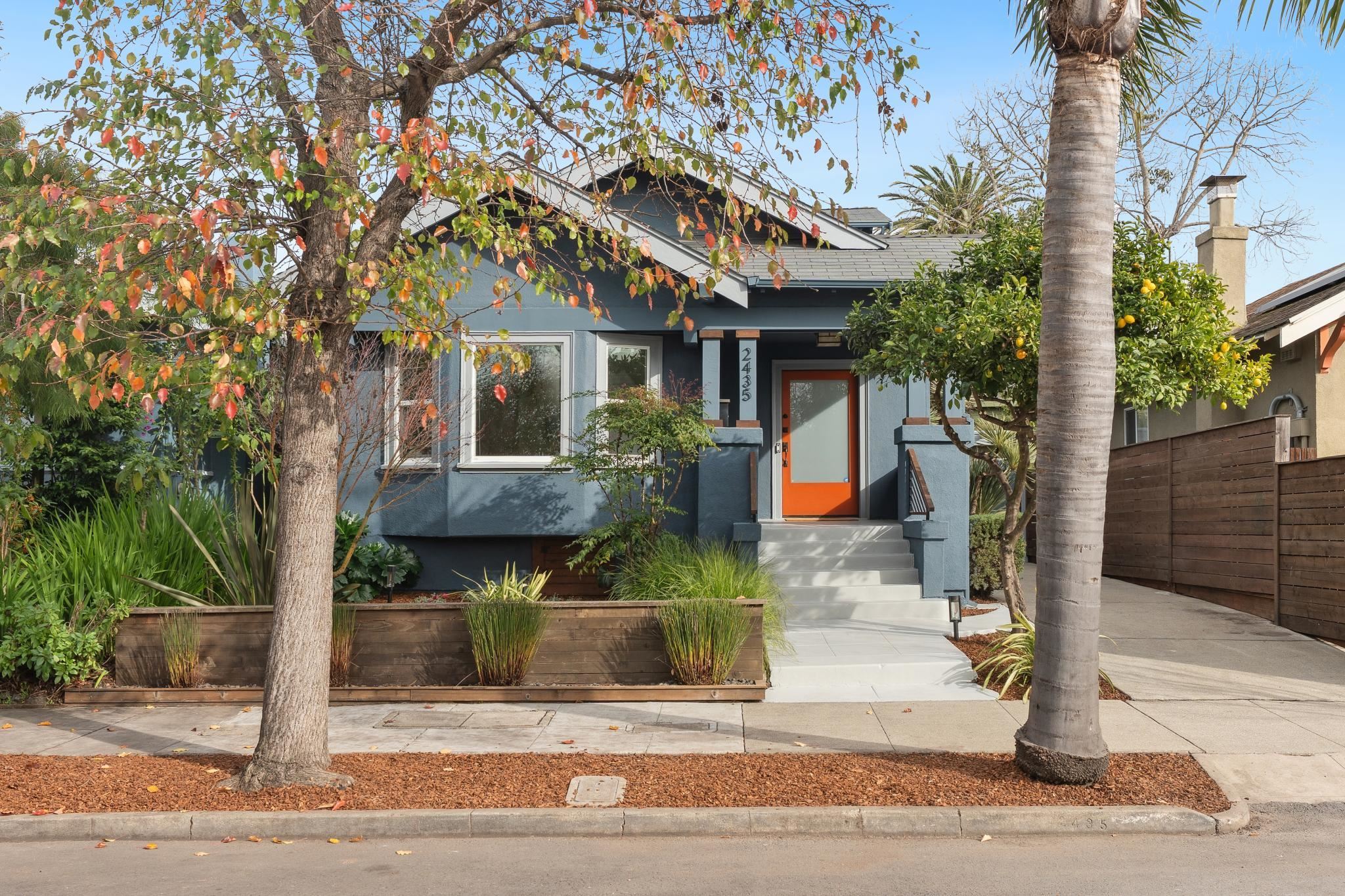 Detail Gallery Image 3 of 60 For 2435 Bonar St, Berkeley,  CA 94702 - 3 Beds | 2 Baths