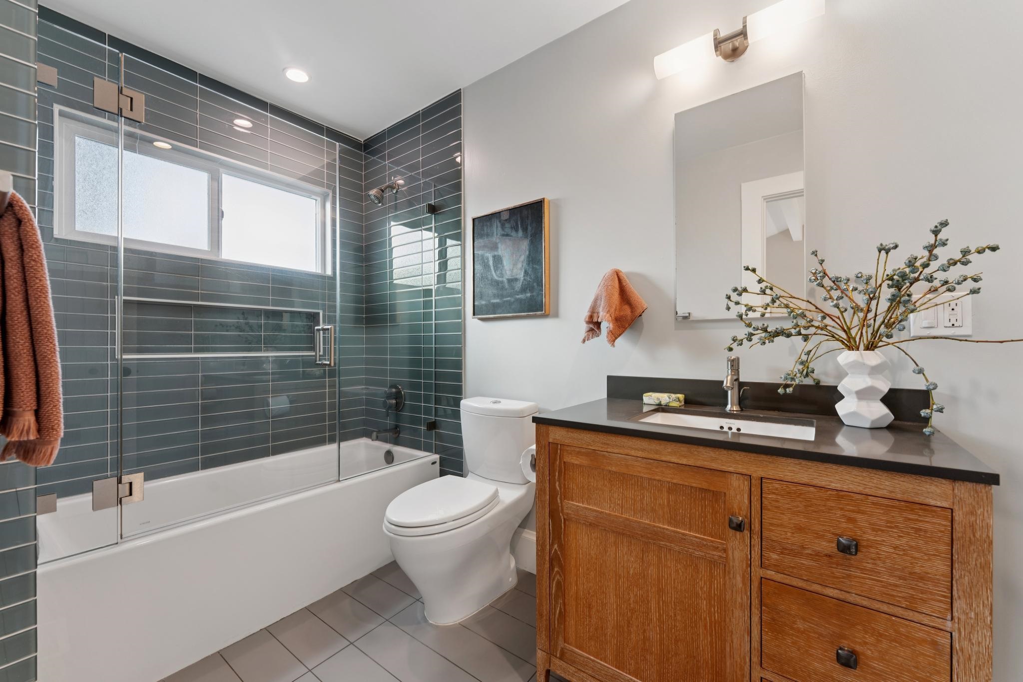 Detail Gallery Image 38 of 60 For 2435 Bonar St, Berkeley,  CA 94702 - 3 Beds | 2 Baths