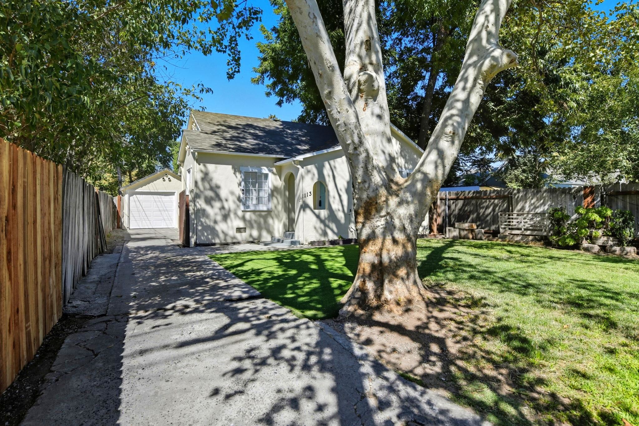 Detail Gallery Image 2 of 27 For 1113 Rivera Dr, Sacramento,  CA 95838 - 2 Beds | 1 Baths