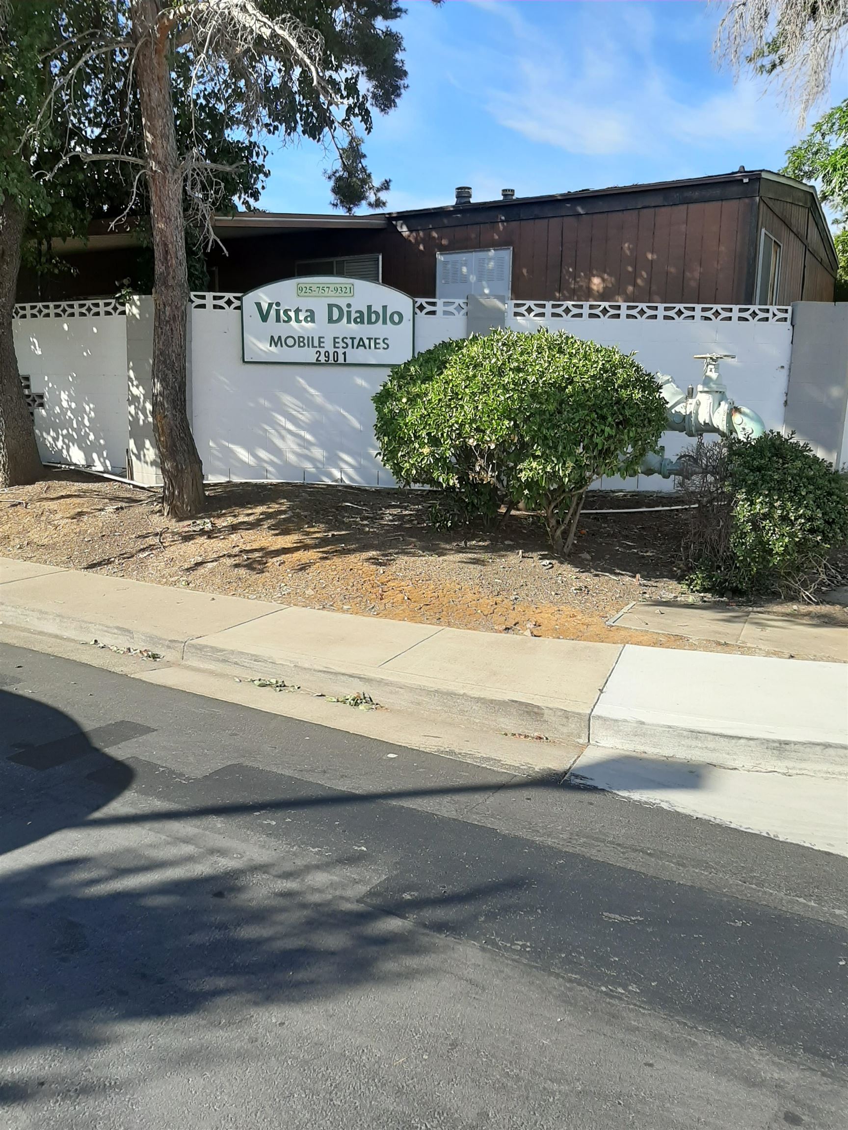 Detail Gallery Image 2 of 16 For 98 Diana Way, Antioch,  CA 94509-4415 - 2 Beds | 2 Baths