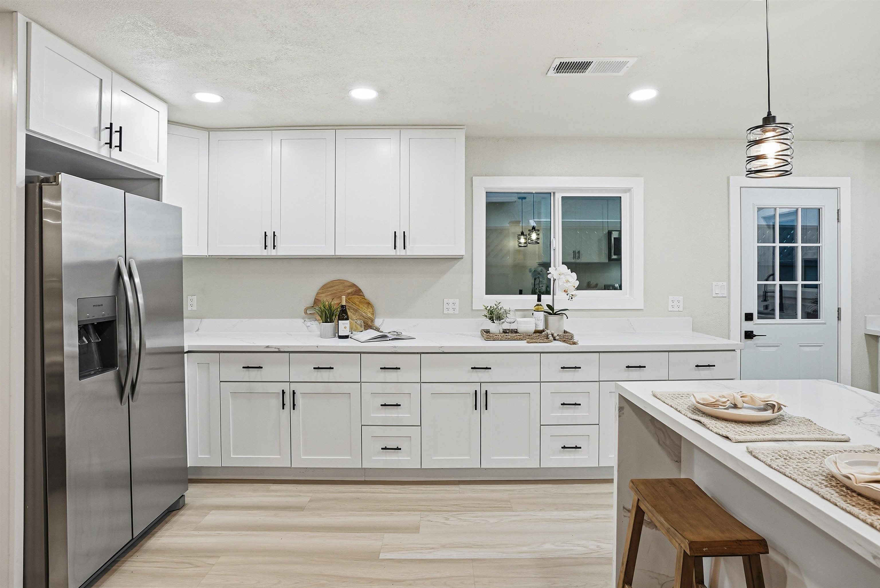 Detail Gallery Image 9 of 32 For 112 Martin Ave, Livermore,  CA 94551 - 3 Beds | 3 Baths