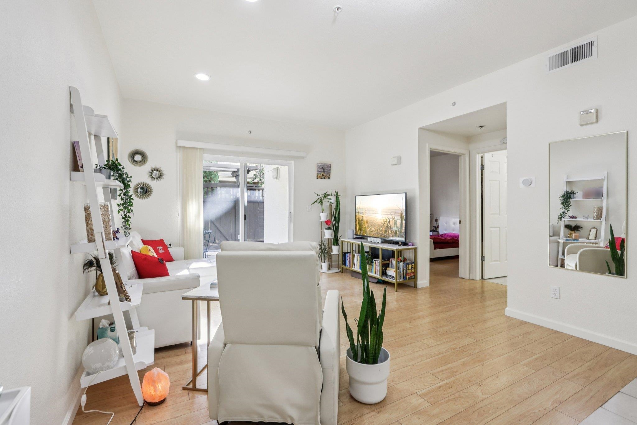 Detail Gallery Image 4 of 38 For 2255 Showers Dr #111,  Mountain View,  CA 94040 - 1 Beds | 1 Baths