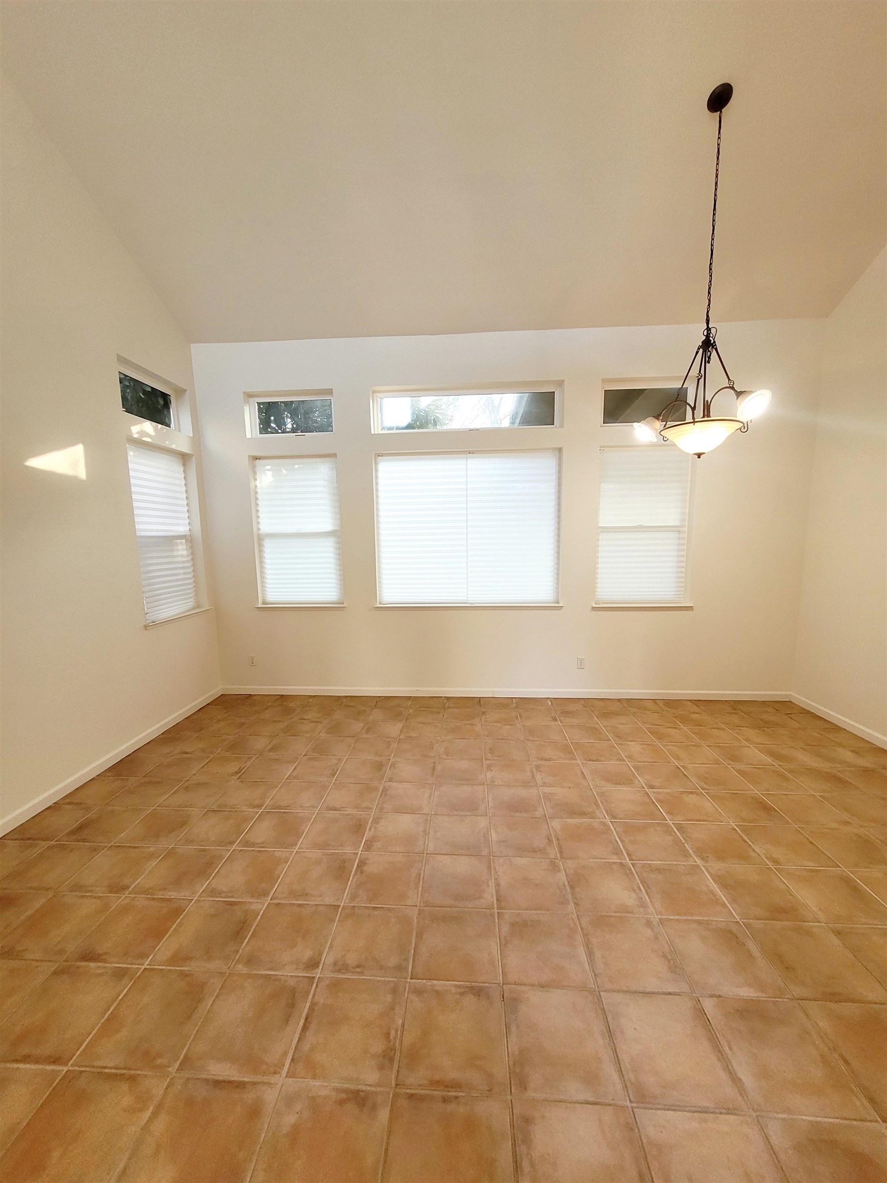 Detail Gallery Image 2 of 23 For 4224 Pinehurst Cir, Stockton,  CA 95219 - 3 Beds | 3 Baths