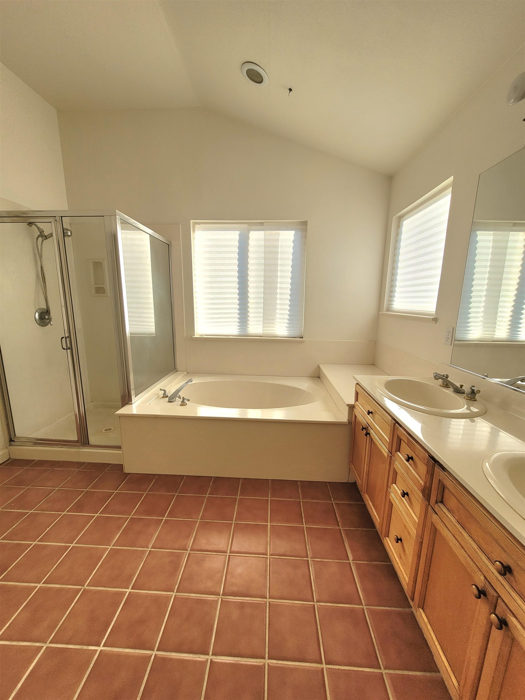 Detail Gallery Image 13 of 23 For 4224 Pinehurst Cir, Stockton,  CA 95219 - 3 Beds | 3 Baths