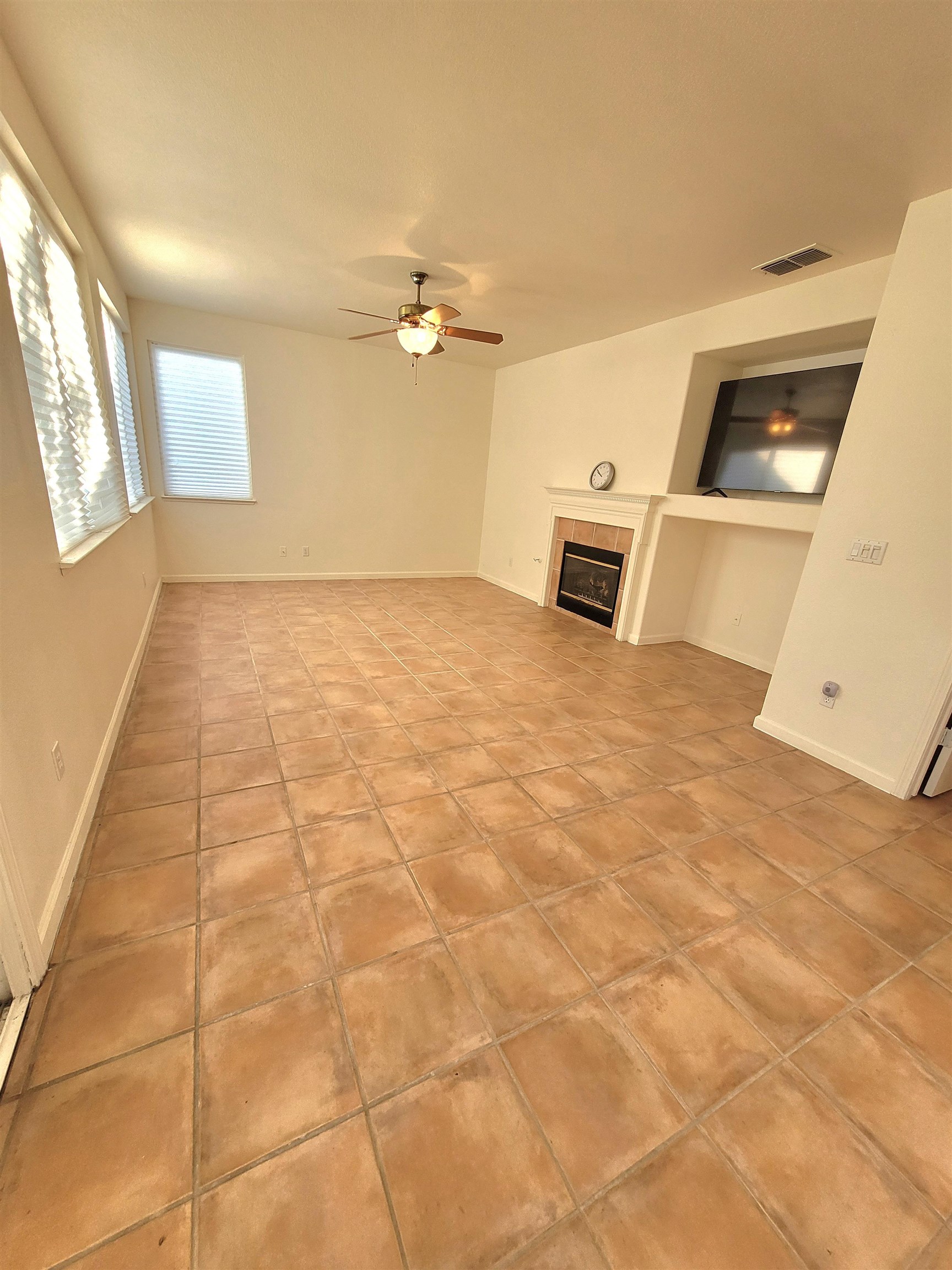 Detail Gallery Image 5 of 23 For 4224 Pinehurst Cir, Stockton,  CA 95219 - 3 Beds | 3 Baths