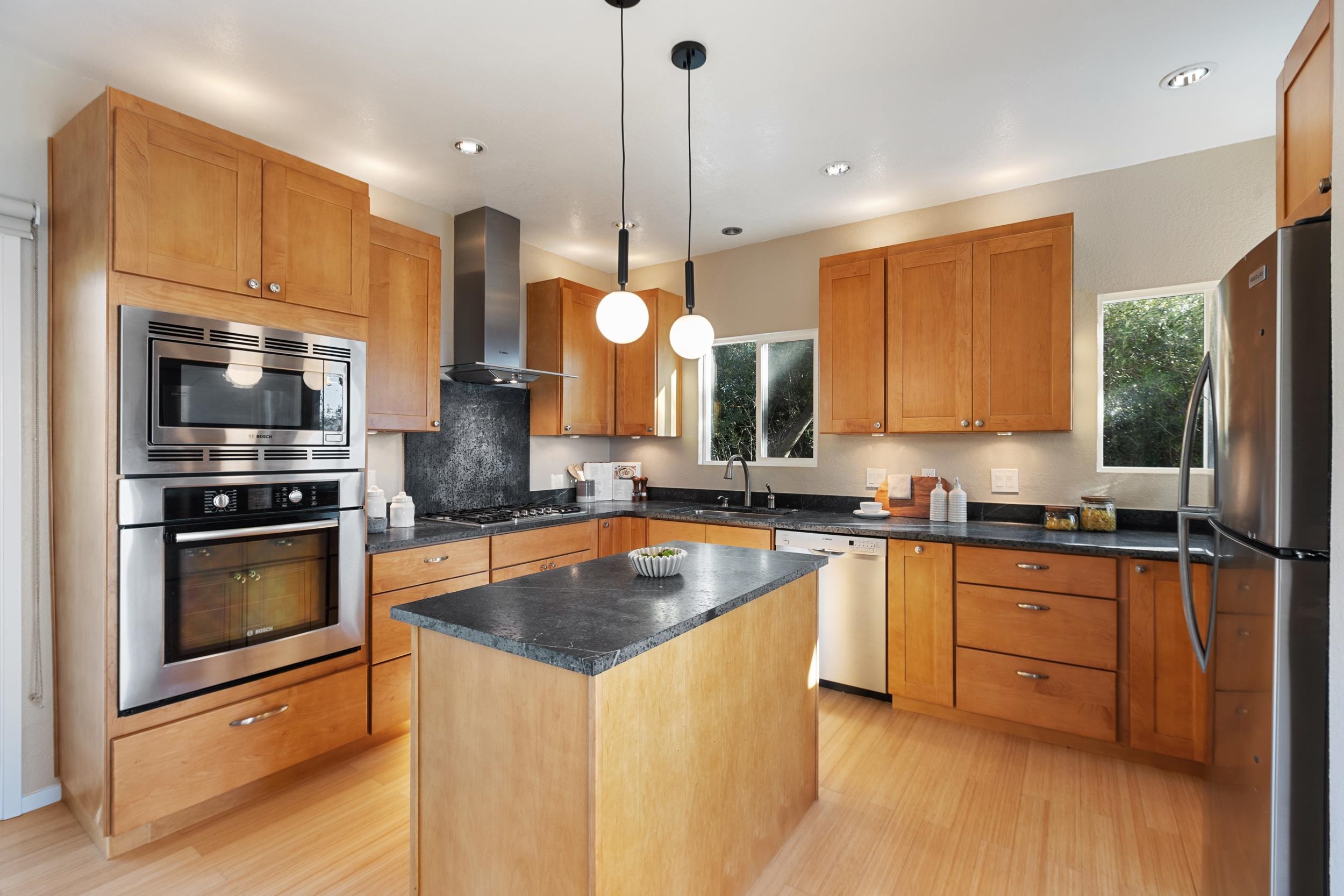 Detail Gallery Image 11 of 59 For 3964 Perie Ln, San Jose,  CA 95132-3226 - 4 Beds | 3 Baths