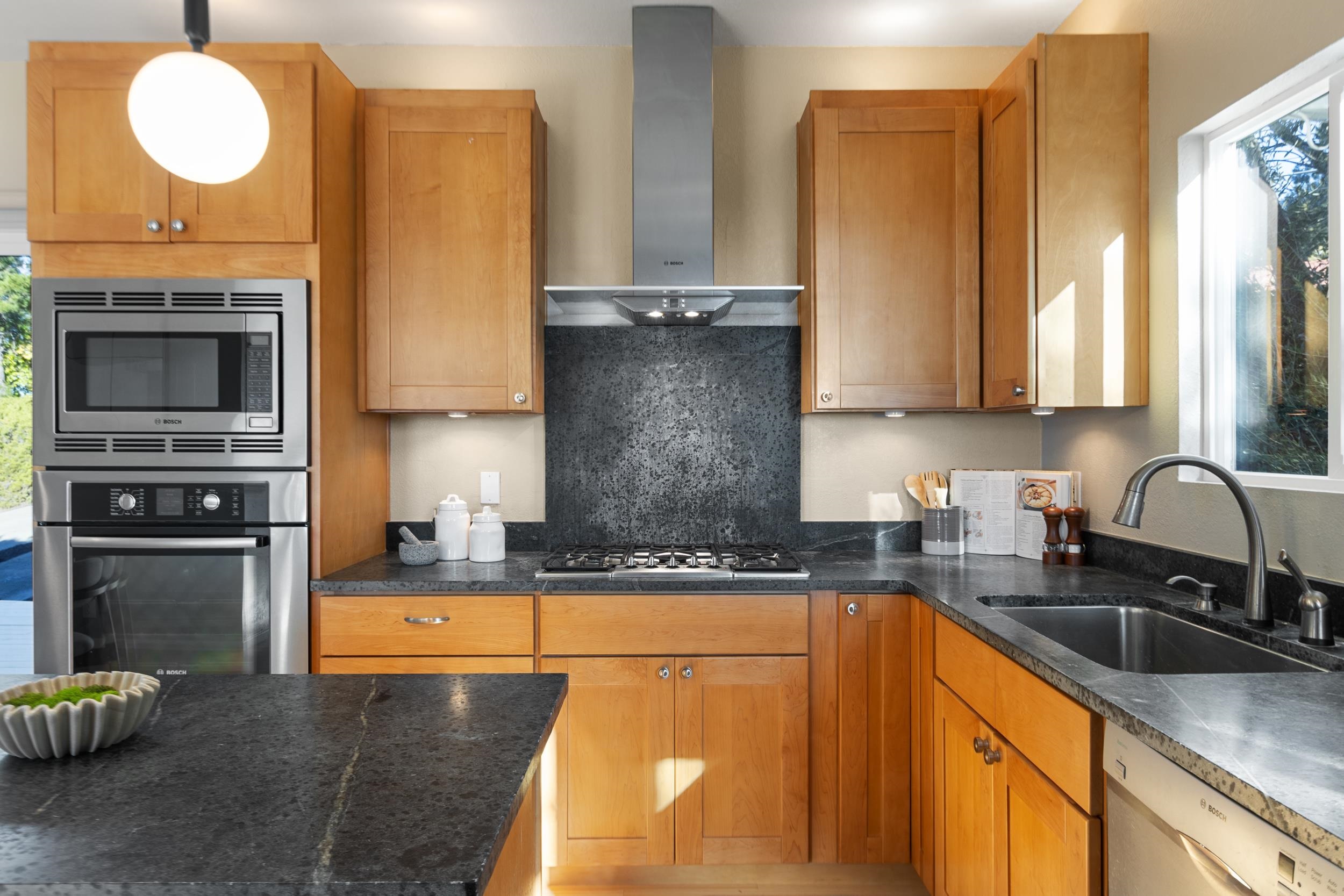 Detail Gallery Image 12 of 59 For 3964 Perie Ln, San Jose,  CA 95132-3226 - 4 Beds | 3 Baths