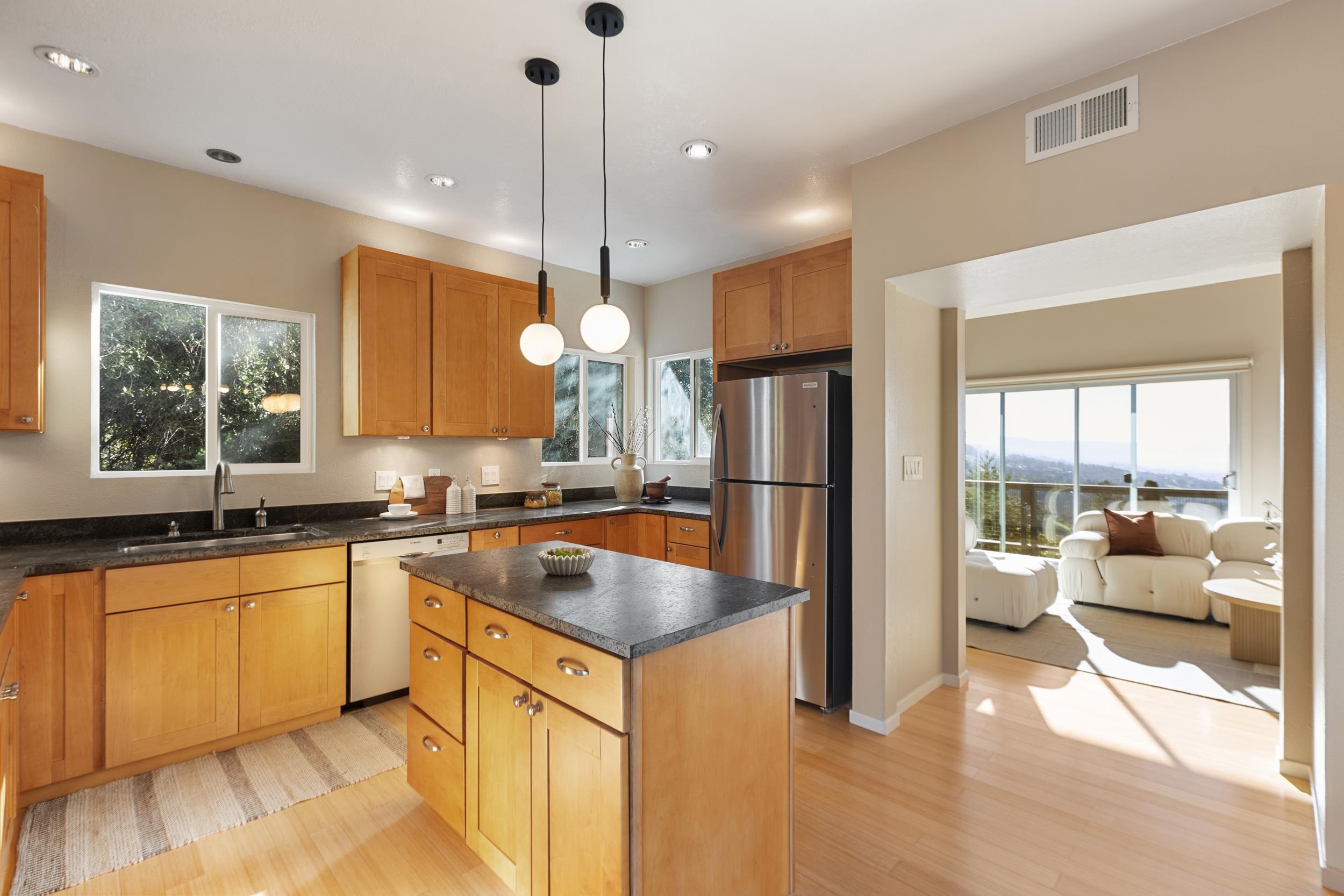 Detail Gallery Image 10 of 59 For 3964 Perie Ln, San Jose,  CA 95132-3226 - 4 Beds | 3 Baths